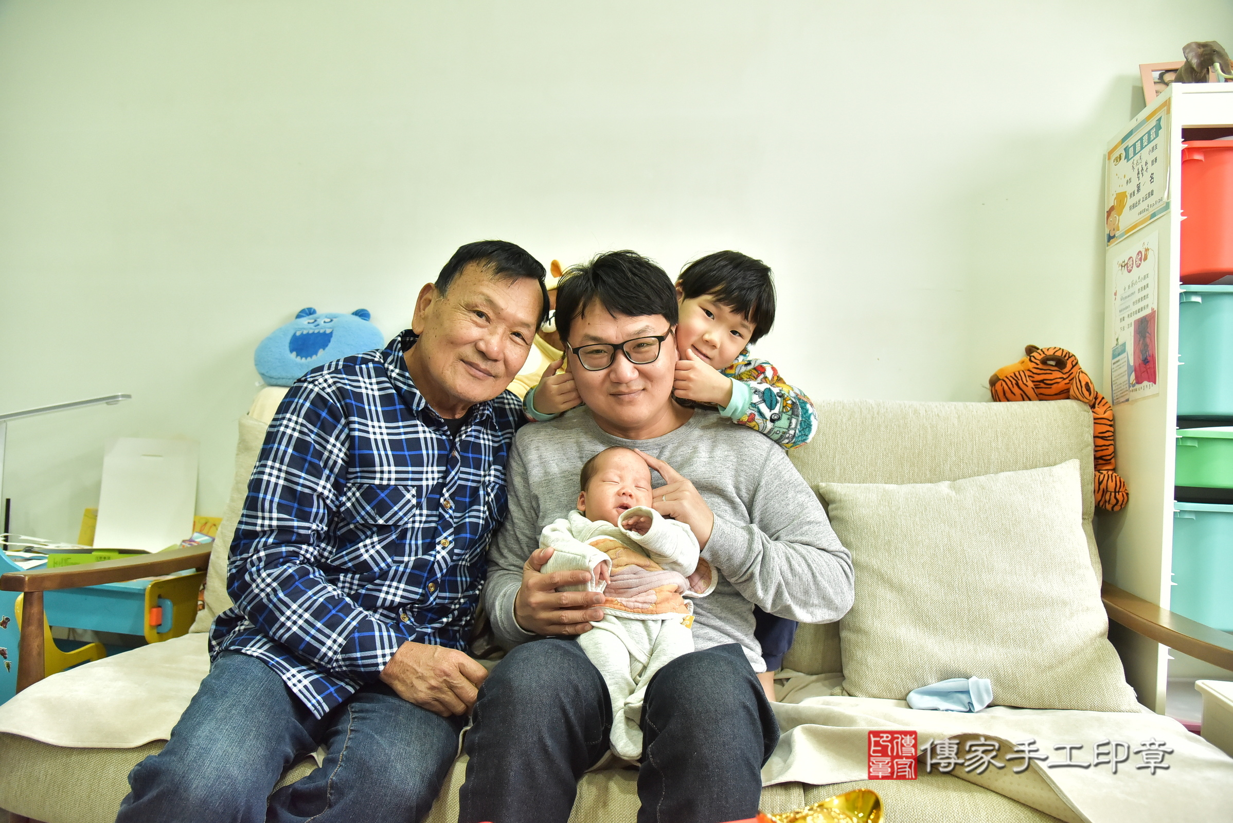 軒軒寶寶(新北市三峽區到府嬰兒軒軒寶寶滿月剃頭理髮、到府嬰兒剃胎毛儀式吉祥話)。到府剃頭剃胎毛主持、專業拍照、證書。★購買「臍帶章、肚臍章、胎毛筆刷印章」贈送：剃頭、收涎、抓周，三選一。2025.1.18，照片3