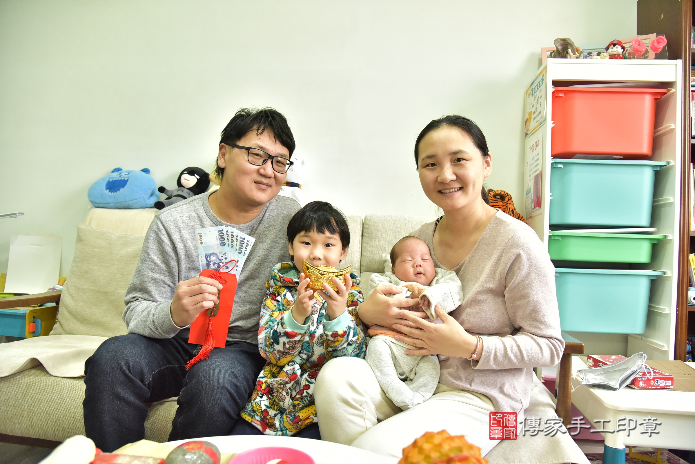 軒軒寶寶(新北市三峽區到府嬰兒軒軒寶寶滿月剃頭理髮、到府嬰兒剃胎毛儀式吉祥話)。到府剃頭剃胎毛主持、專業拍照、證書。★購買「臍帶章、肚臍章、胎毛筆刷印章」贈送：剃頭、收涎、抓周，三選一。2025.1.18，照片9