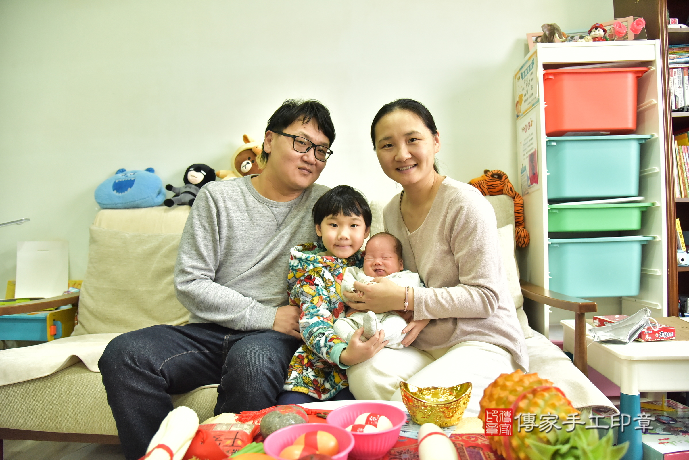軒軒寶寶(新北市三峽區到府嬰兒軒軒寶寶滿月剃頭理髮、到府嬰兒剃胎毛儀式吉祥話)。到府剃頭剃胎毛主持、專業拍照、證書。★購買「臍帶章、肚臍章、胎毛筆刷印章」贈送：剃頭、收涎、抓周，三選一。2025.1.18，照片7