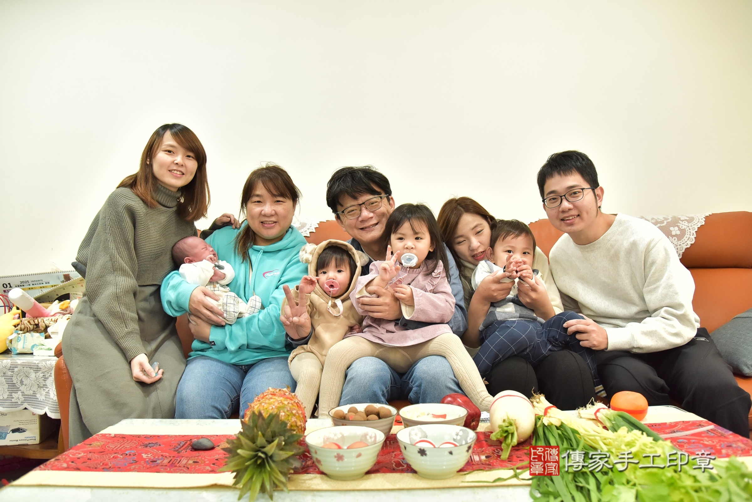 小滐寶寶(新北市土城區到府嬰兒小滐寶寶滿月剃頭理髮、到府嬰兒剃胎毛儀式吉祥話)。到府剃頭剃胎毛主持、專業拍照、證書。★購買「臍帶章、肚臍章、胎毛筆刷印章」贈送：剃頭、收涎、抓周，三選一。2025.1.18，照片4