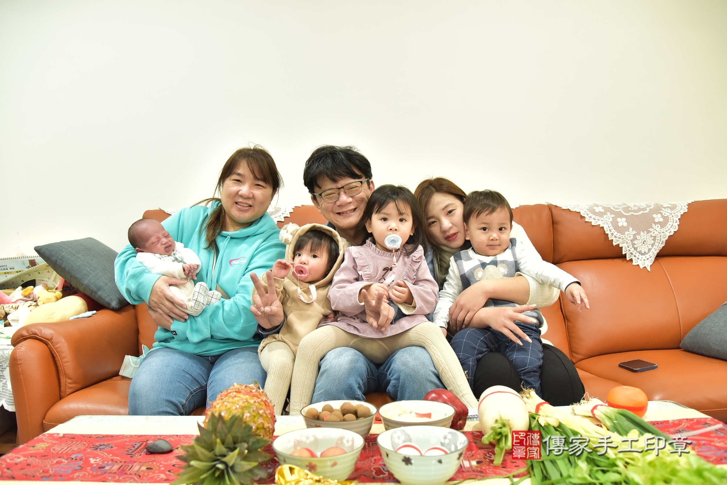 小滐寶寶(新北市土城區到府嬰兒小滐寶寶滿月剃頭理髮、到府嬰兒剃胎毛儀式吉祥話)。到府剃頭剃胎毛主持、專業拍照、證書。★購買「臍帶章、肚臍章、胎毛筆刷印章」贈送：剃頭、收涎、抓周，三選一。2025.1.18，照片3
