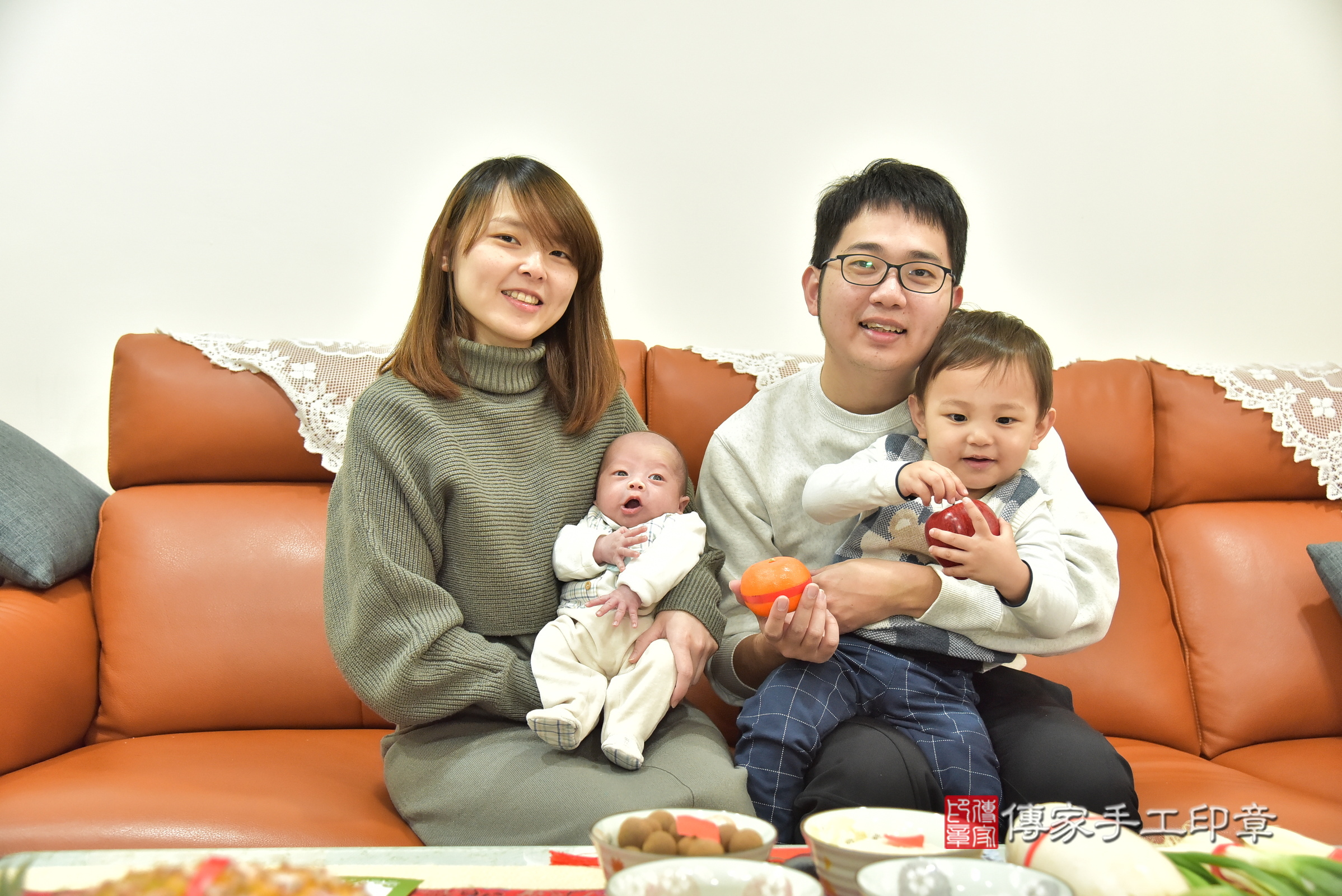 小滐寶寶(新北市土城區到府嬰兒小滐寶寶滿月剃頭理髮、到府嬰兒剃胎毛儀式吉祥話)。到府剃頭剃胎毛主持、專業拍照、證書。★購買「臍帶章、肚臍章、胎毛筆刷印章」贈送：剃頭、收涎、抓周，三選一。2025.1.18，照片11
