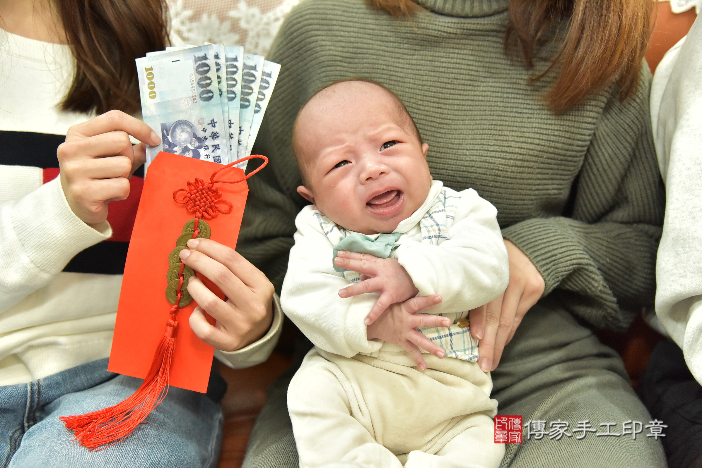 小滐寶寶(新北市土城區到府嬰兒小滐寶寶滿月剃頭理髮、到府嬰兒剃胎毛儀式吉祥話)。到府剃頭剃胎毛主持、專業拍照、證書。★購買「臍帶章、肚臍章、胎毛筆刷印章」贈送：剃頭、收涎、抓周，三選一。2025.1.18，照片13