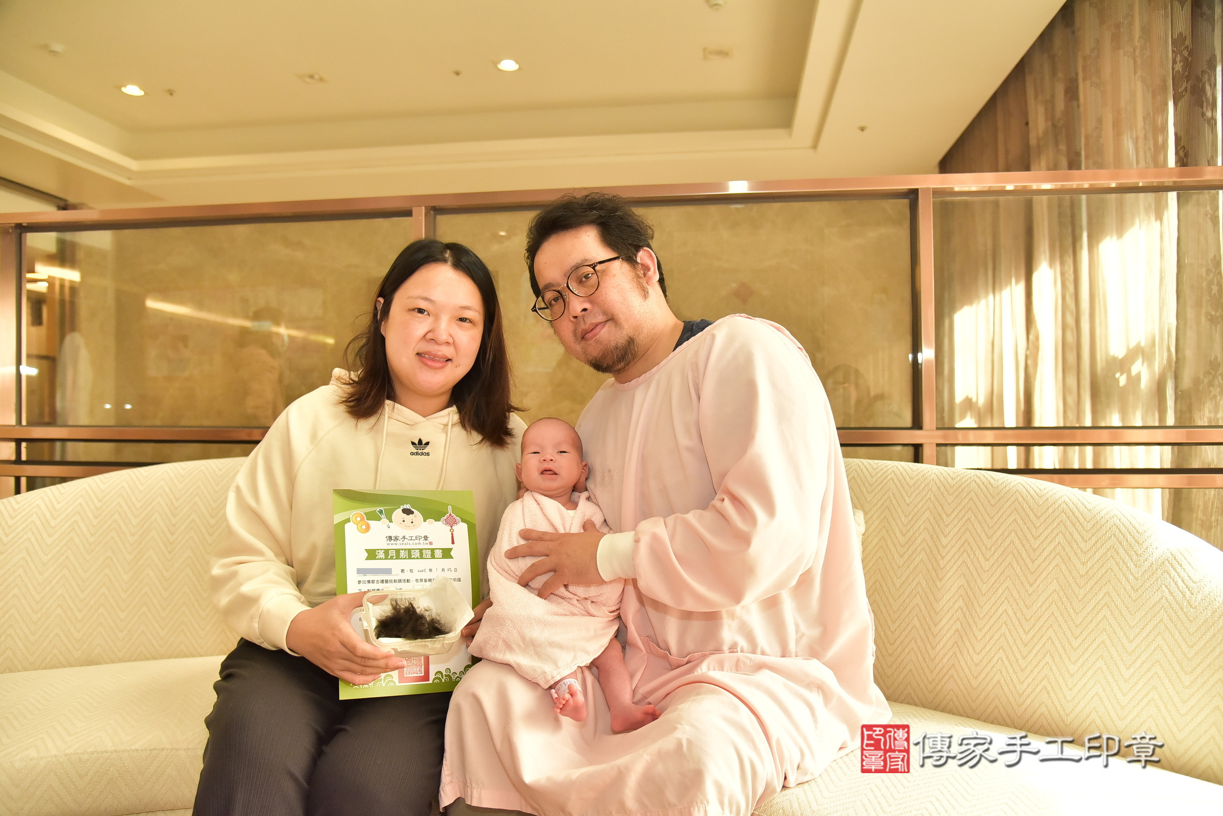 小琁寶寶(新北三重區到府嬰兒小琁寶寶滿月剃頭理髮、到府嬰兒剃胎毛儀式吉祥話)。到府剃頭剃胎毛主持、專業拍照、證書。★購買「臍帶章、肚臍章、胎毛筆刷印章」贈送：剃頭、收涎、抓周，三選一。2025.1.21，照片16