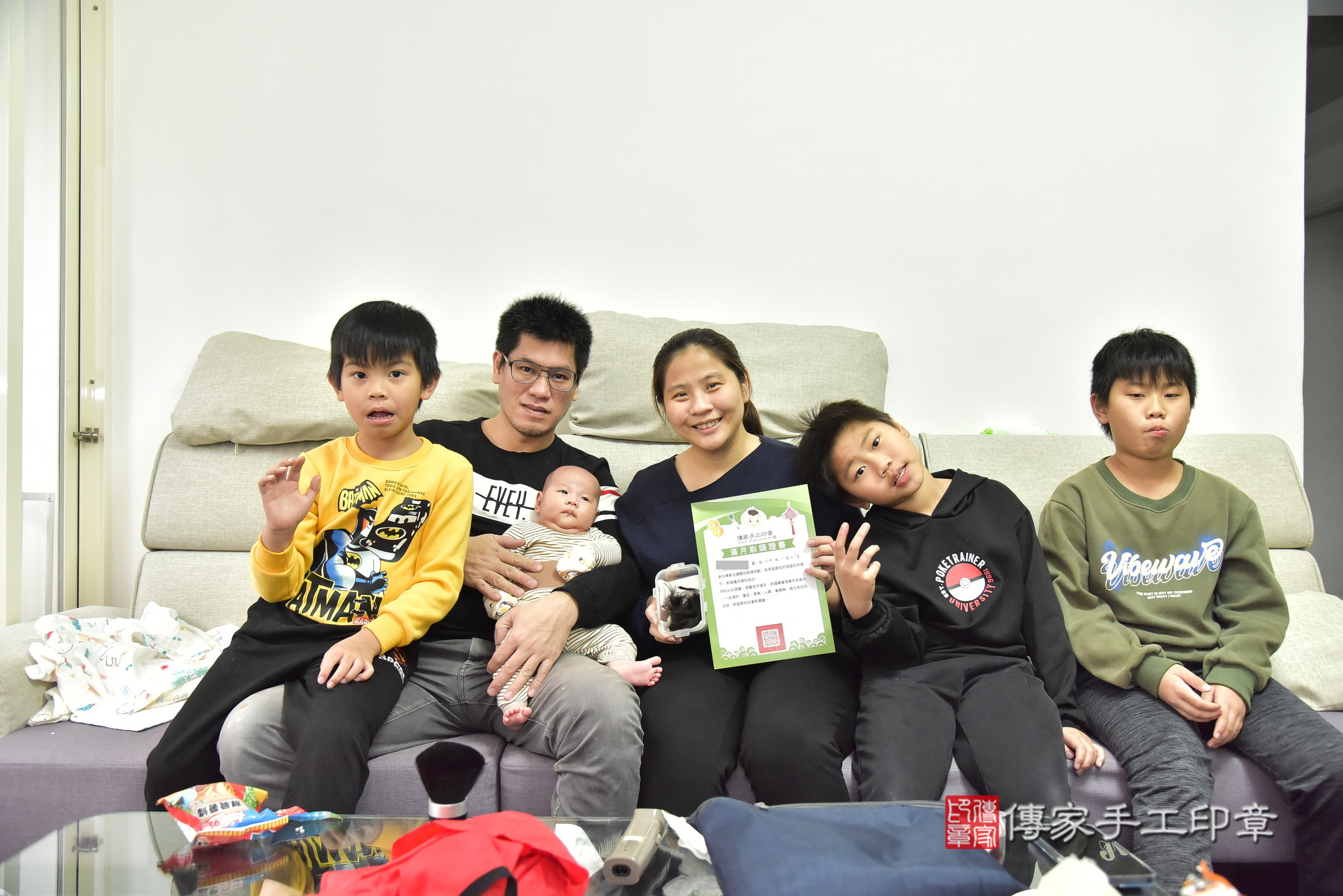 小辰寶寶(新北市汐止區到府嬰兒小辰寶寶滿月剃頭理髮、到府嬰兒剃胎毛儀式吉祥話)。到府剃頭剃胎毛主持、專業拍照、證書。★購買「臍帶章、肚臍章、胎毛筆刷印章」贈送：剃頭、收涎、抓周，三選一。2025.1.21，照片15