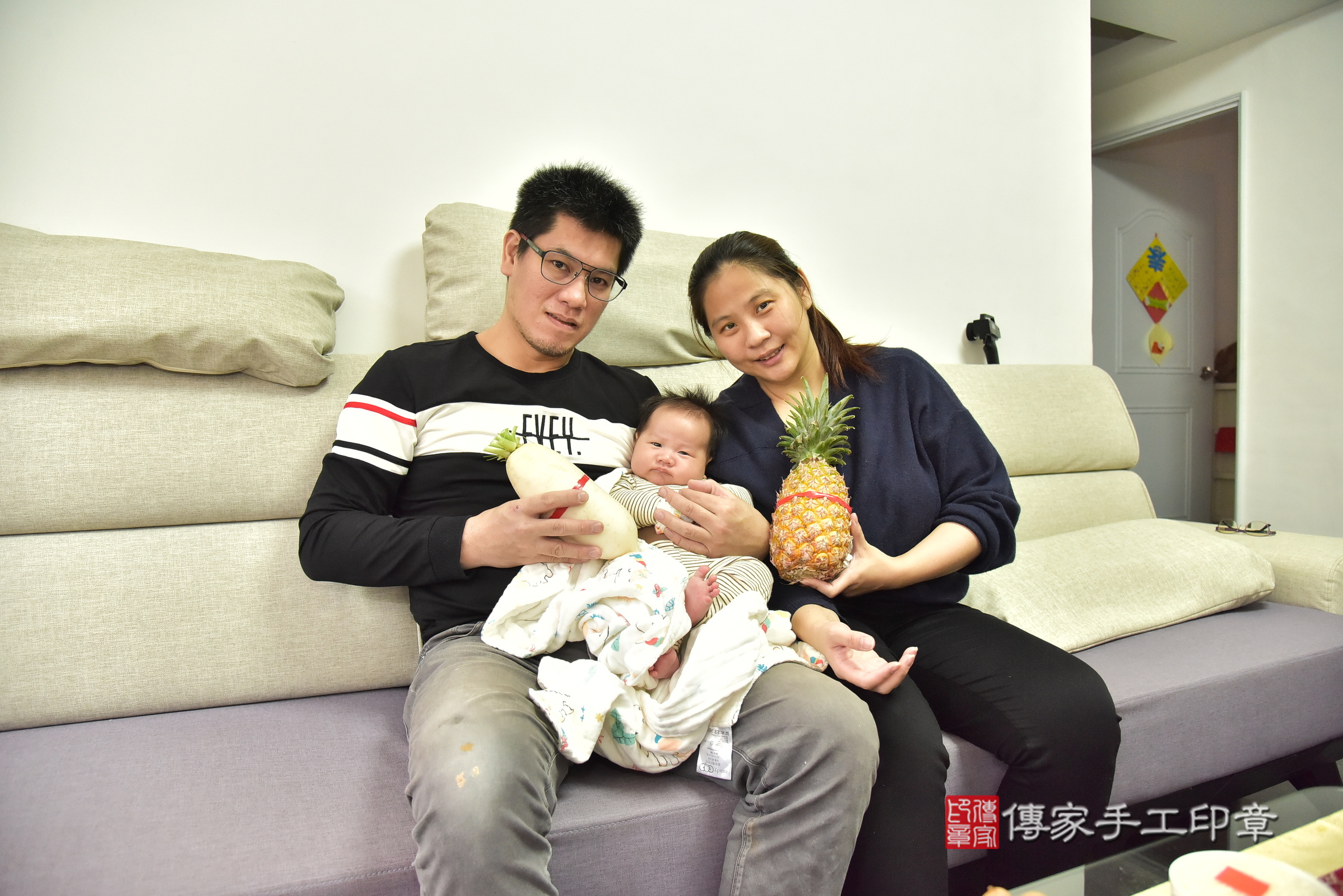 小辰寶寶(新北市汐止區到府嬰兒小辰寶寶滿月剃頭理髮、到府嬰兒剃胎毛儀式吉祥話)。到府剃頭剃胎毛主持、專業拍照、證書。★購買「臍帶章、肚臍章、胎毛筆刷印章」贈送：剃頭、收涎、抓周，三選一。2025.1.21，照片7