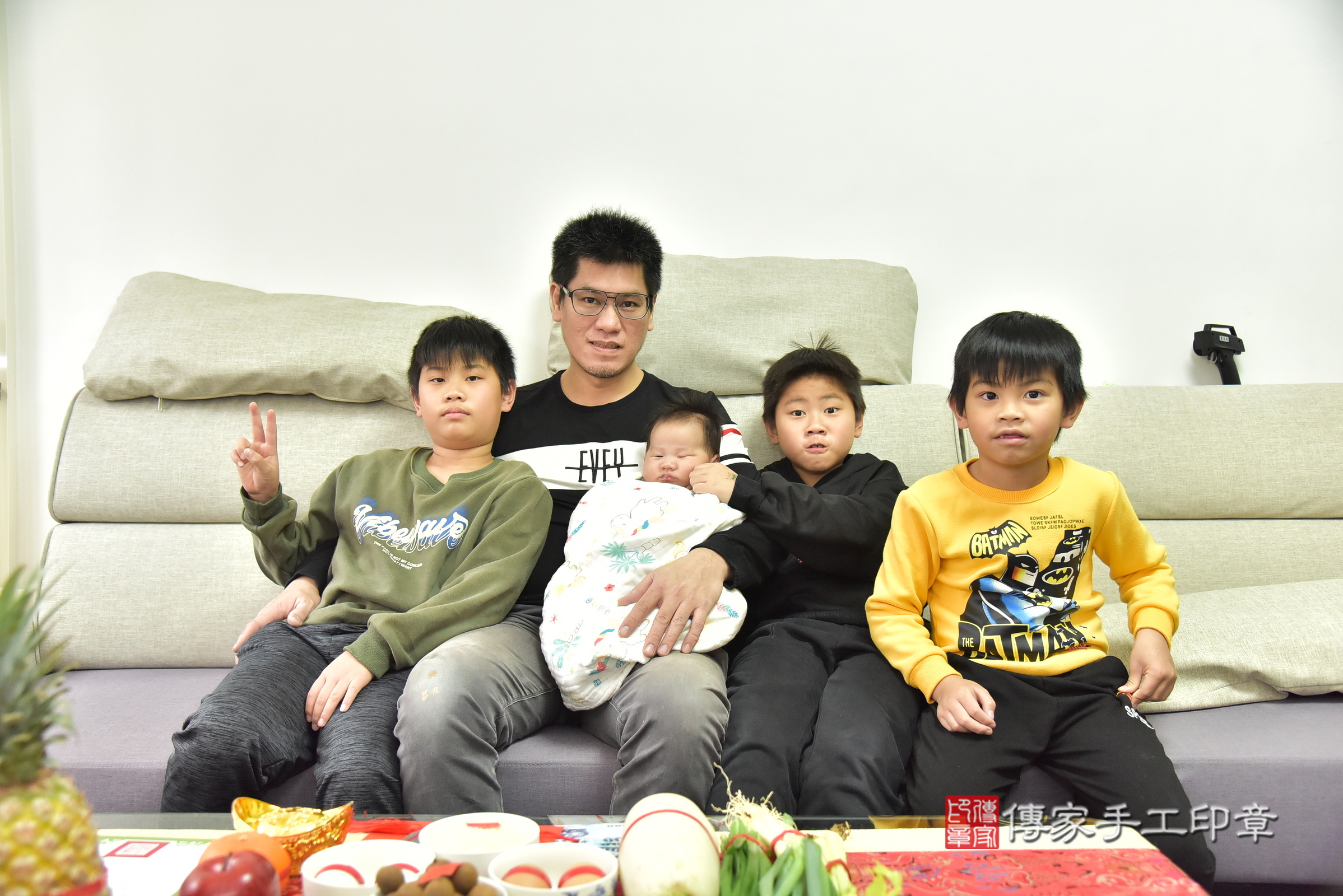 小辰寶寶(新北市汐止區到府嬰兒小辰寶寶滿月剃頭理髮、到府嬰兒剃胎毛儀式吉祥話)。到府剃頭剃胎毛主持、專業拍照、證書。★購買「臍帶章、肚臍章、胎毛筆刷印章」贈送：剃頭、收涎、抓周，三選一。2025.1.21，照片4