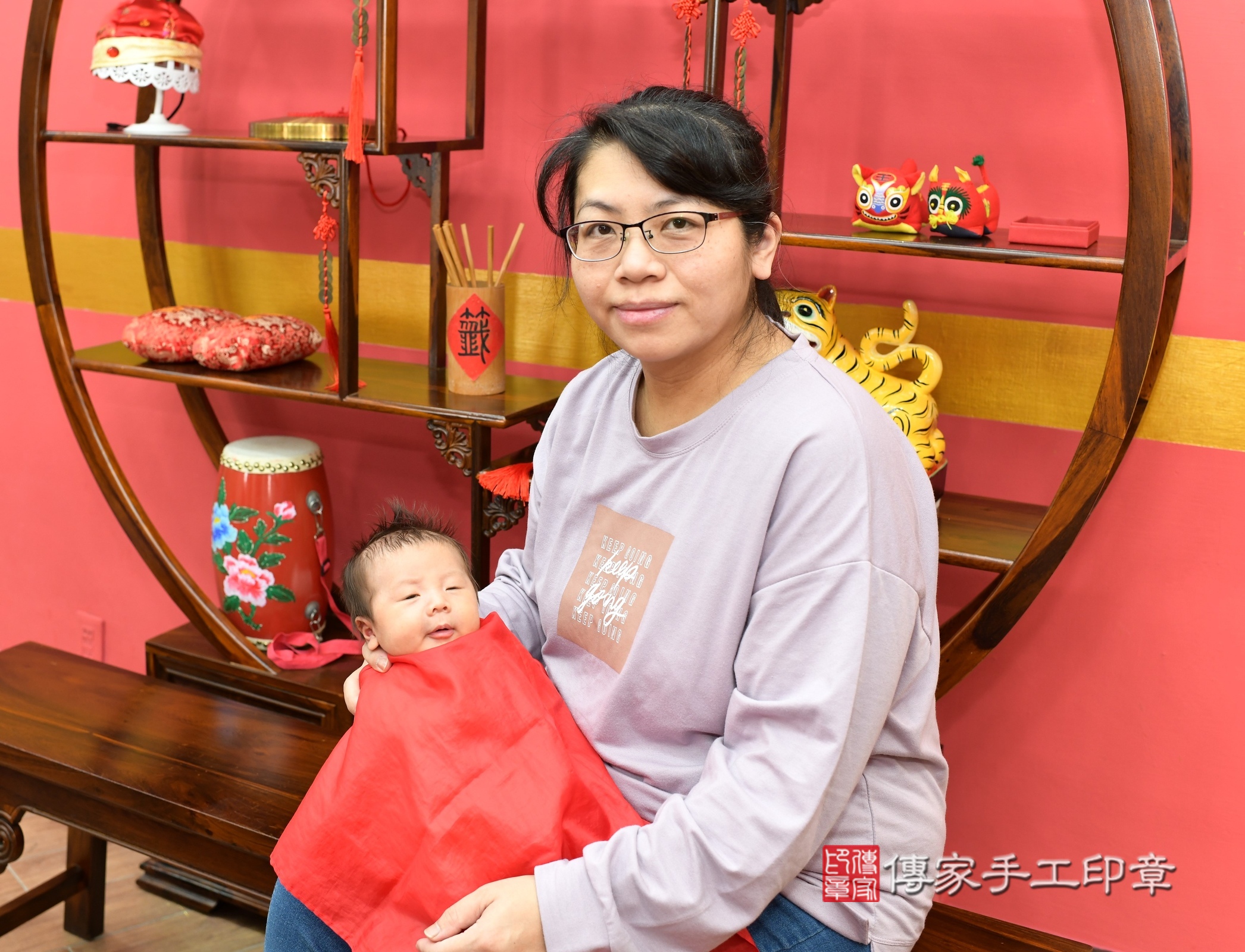 恩恩寶寶(新北市永和區嬰兒寶寶滿月剃頭理髮、嬰兒剃胎毛儀式吉祥話)。中國風會場，爸媽寶貝穿「日中韓」古裝禮服。專業拍照、證書。★購買「臍帶章、肚臍章、胎毛筆刷印章」贈送：剃頭、收涎、抓周，三選一。2025.1.26，照片18