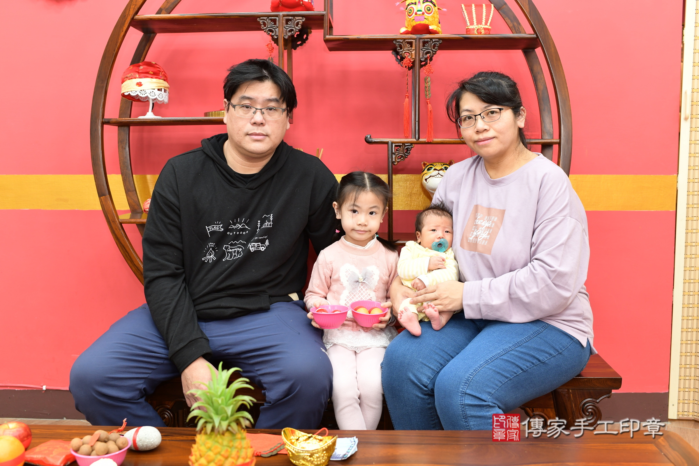 恩恩寶寶(新北市永和區嬰兒寶寶滿月剃頭理髮、嬰兒剃胎毛儀式吉祥話)。中國風會場，爸媽寶貝穿「日中韓」古裝禮服。專業拍照、證書。★購買「臍帶章、肚臍章、胎毛筆刷印章」贈送：剃頭、收涎、抓周，三選一。2025.1.26，照片5