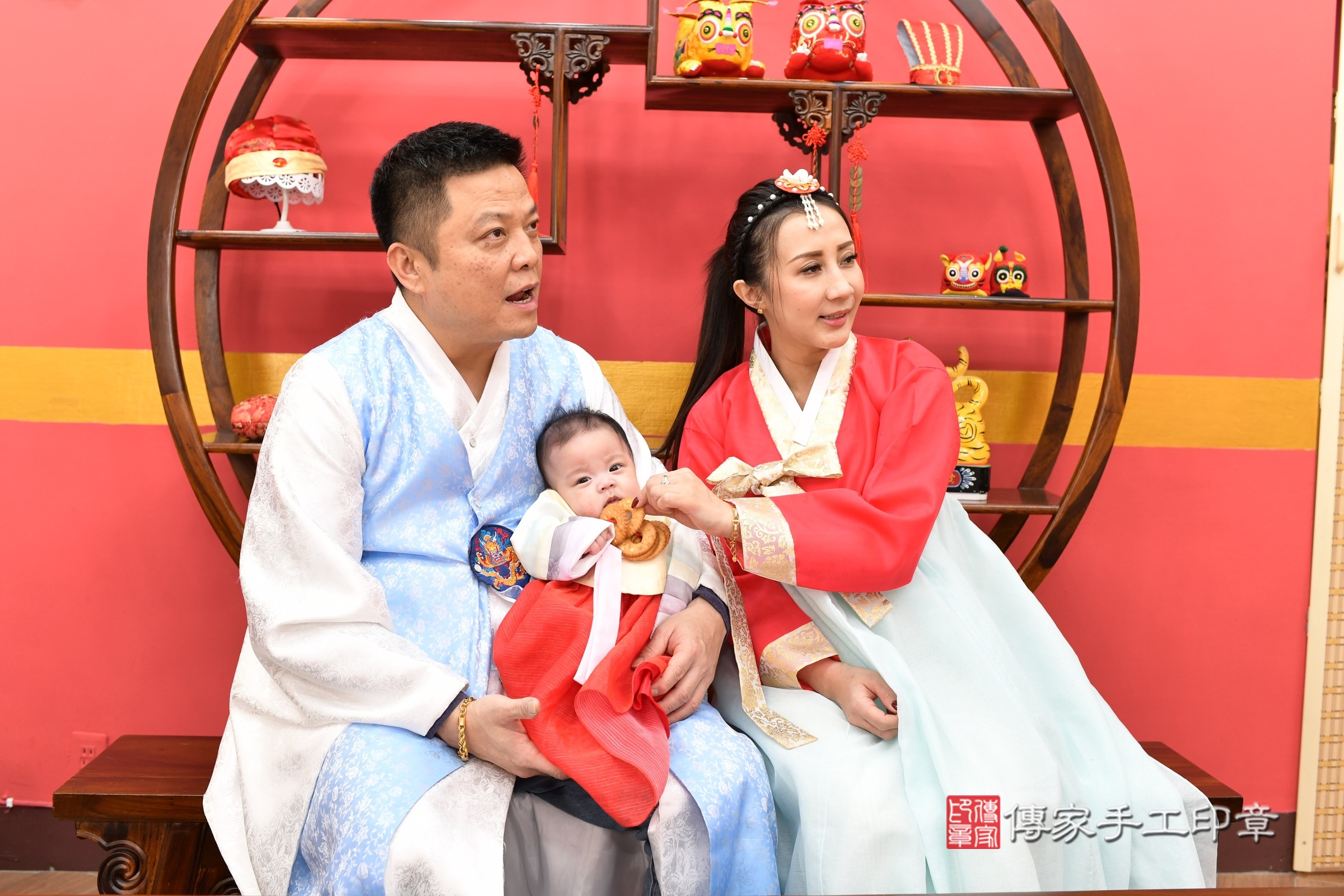新北市永和區小羽寶寶收涎推薦：傳家新北店收涎中國風會場，嬰兒古禮收涎收口水流程儀式、收涎吉祥話、收涎餅乾、收涎拍照。收涎證書。2025.1.24，照片14