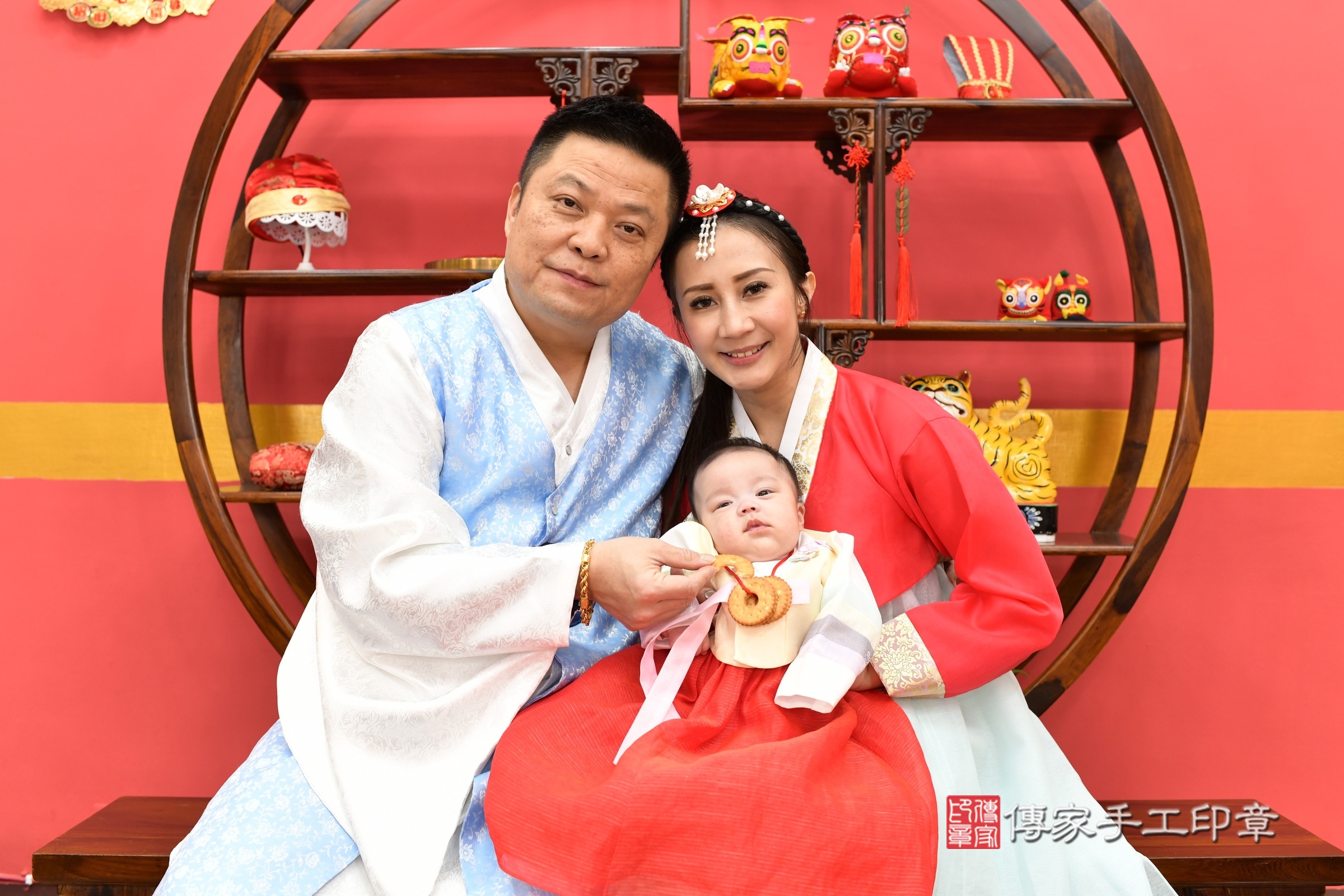 新北市永和區小羽寶寶收涎推薦：傳家新北店收涎中國風會場，嬰兒古禮收涎收口水流程儀式、收涎吉祥話、收涎餅乾、收涎拍照。收涎證書。2025.1.24，照片15