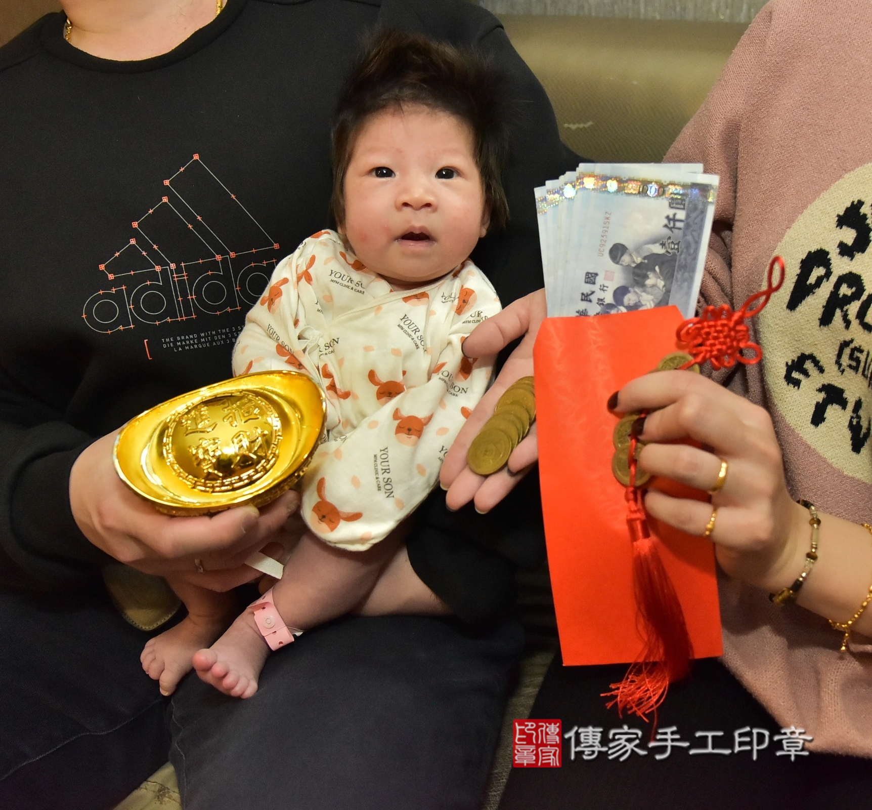 淇淇寶寶(新北市永和區到府嬰兒淇淇寶寶滿月剃頭理髮、到府嬰兒剃胎毛儀式吉祥話)。到府剃頭剃胎毛主持、專業拍照、證書。★購買「臍帶章、肚臍章、胎毛筆刷印章」贈送：剃頭、收涎、抓周，三選一。2025.1.25，照片12