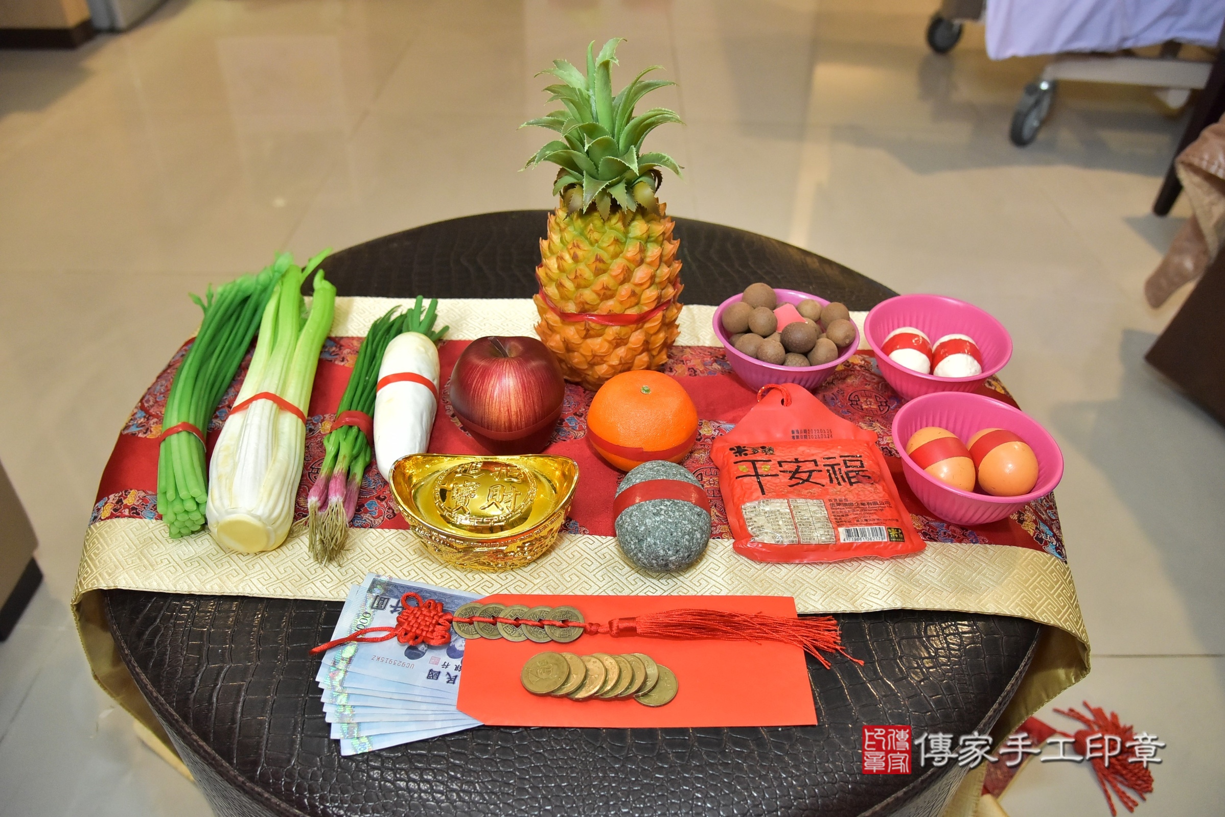 淇淇寶寶(新北市永和區到府嬰兒淇淇寶寶滿月剃頭理髮、到府嬰兒剃胎毛儀式吉祥話)。到府剃頭剃胎毛主持、專業拍照、證書。★購買「臍帶章、肚臍章、胎毛筆刷印章」贈送：剃頭、收涎、抓周，三選一。2025.1.25，照片4