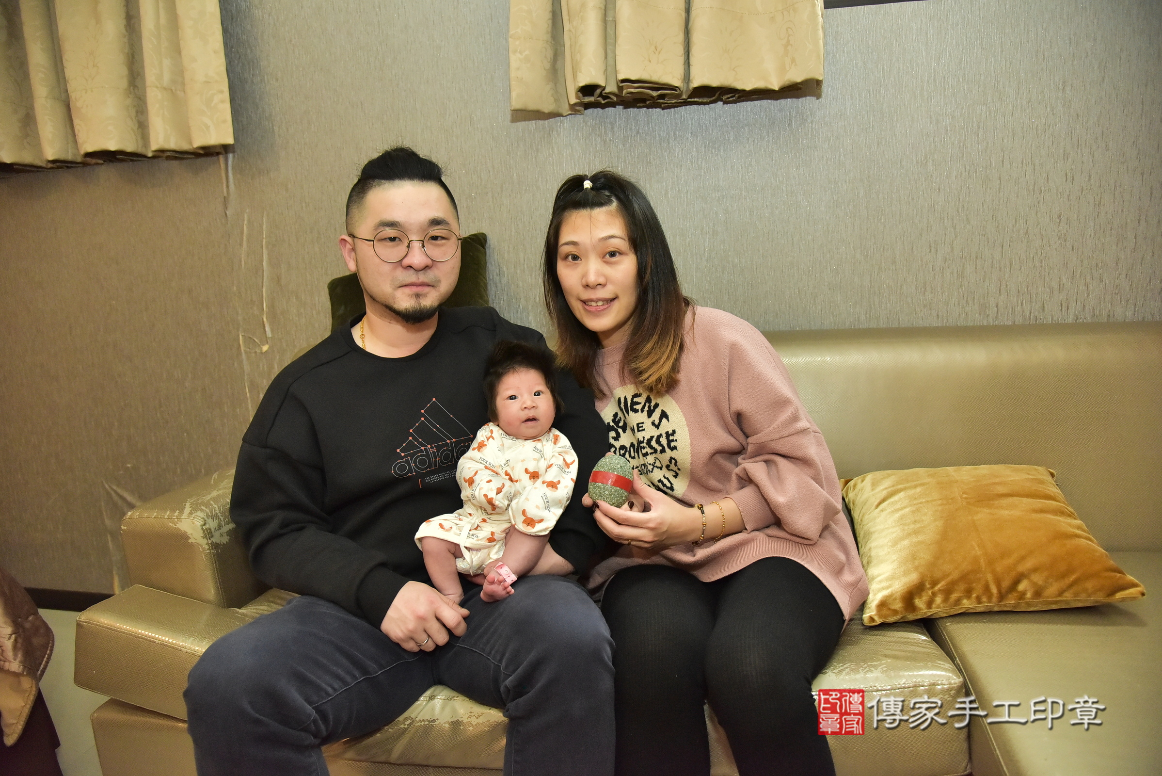淇淇寶寶(新北市永和區到府嬰兒淇淇寶寶滿月剃頭理髮、到府嬰兒剃胎毛儀式吉祥話)。到府剃頭剃胎毛主持、專業拍照、證書。★購買「臍帶章、肚臍章、胎毛筆刷印章」贈送：剃頭、收涎、抓周，三選一。2025.1.25，照片10