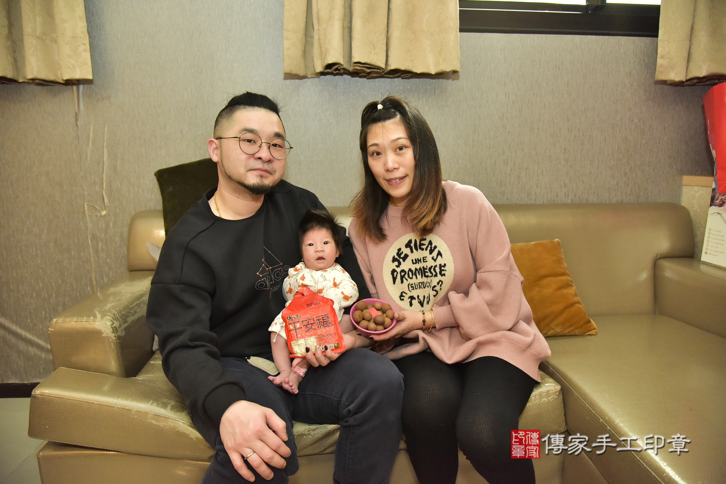 淇淇寶寶(新北市永和區到府嬰兒淇淇寶寶滿月剃頭理髮、到府嬰兒剃胎毛儀式吉祥話)。到府剃頭剃胎毛主持、專業拍照、證書。★購買「臍帶章、肚臍章、胎毛筆刷印章」贈送：剃頭、收涎、抓周，三選一。2025.1.25，照片6