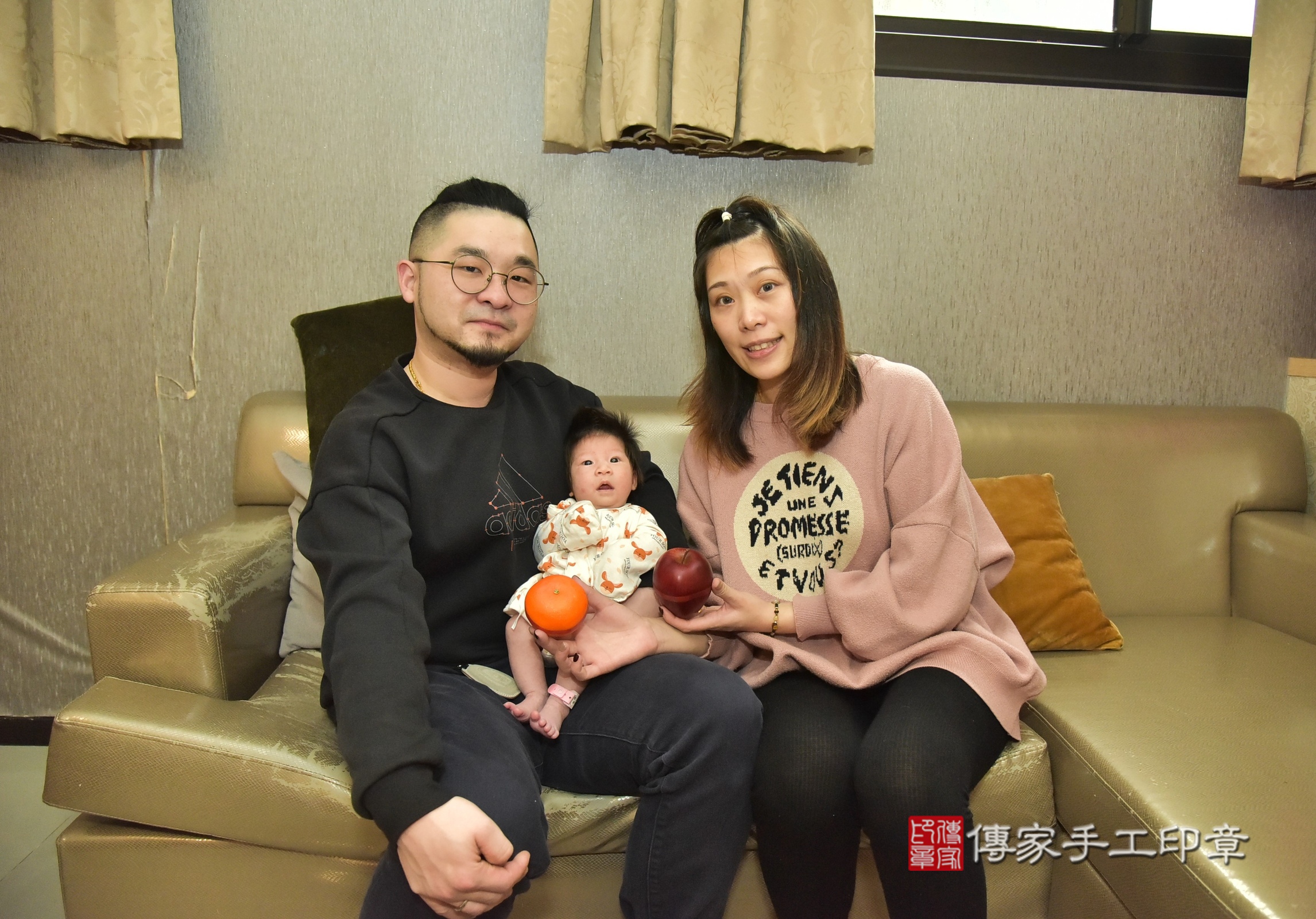 淇淇寶寶(新北市永和區到府嬰兒淇淇寶寶滿月剃頭理髮、到府嬰兒剃胎毛儀式吉祥話)。到府剃頭剃胎毛主持、專業拍照、證書。★購買「臍帶章、肚臍章、胎毛筆刷印章」贈送：剃頭、收涎、抓周，三選一。2025.1.25，照片7