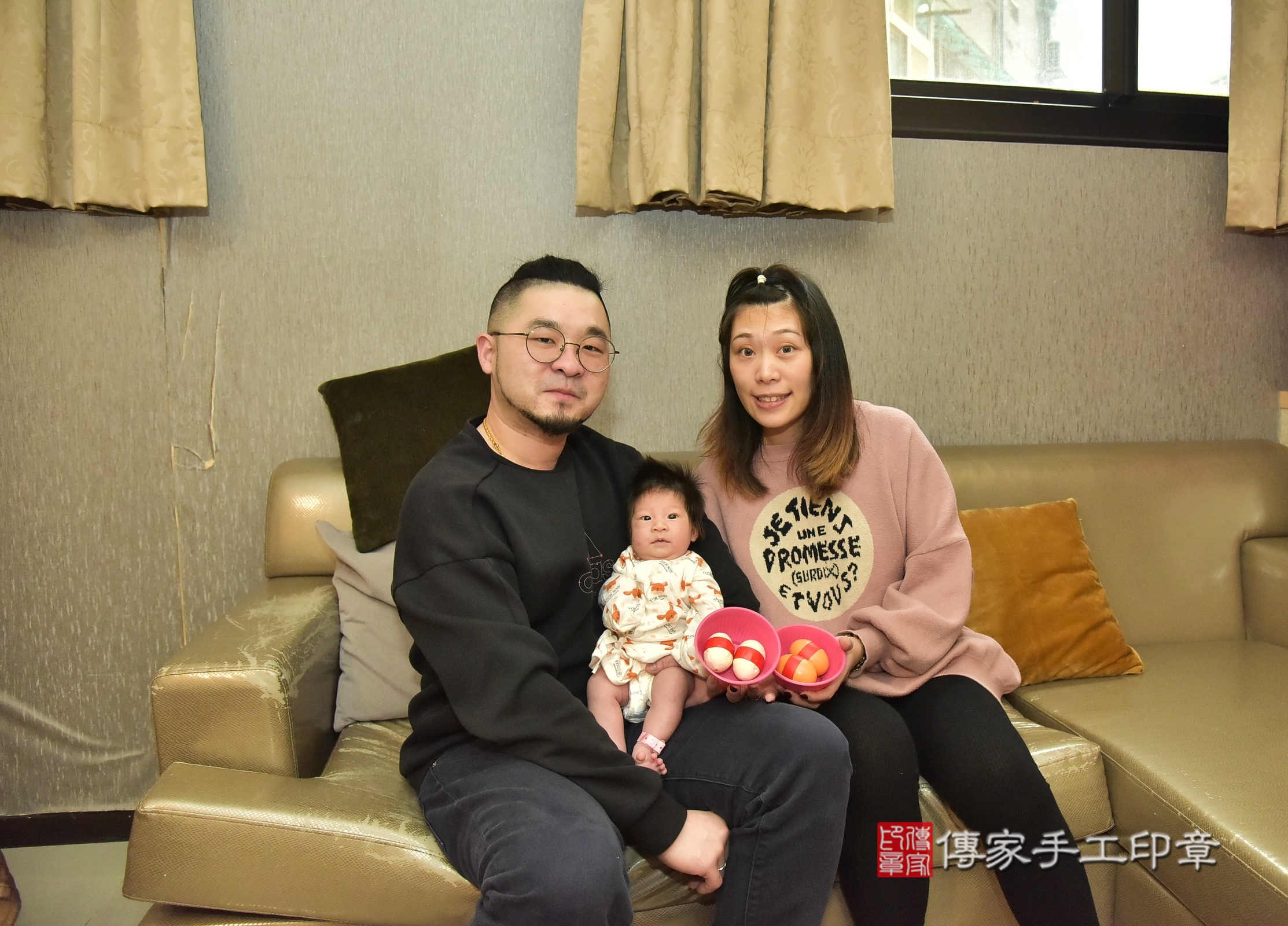 淇淇寶寶(新北市永和區到府嬰兒淇淇寶寶滿月剃頭理髮、到府嬰兒剃胎毛儀式吉祥話)。到府剃頭剃胎毛主持、專業拍照、證書。★購買「臍帶章、肚臍章、胎毛筆刷印章」贈送：剃頭、收涎、抓周，三選一。2025.1.25，照片5