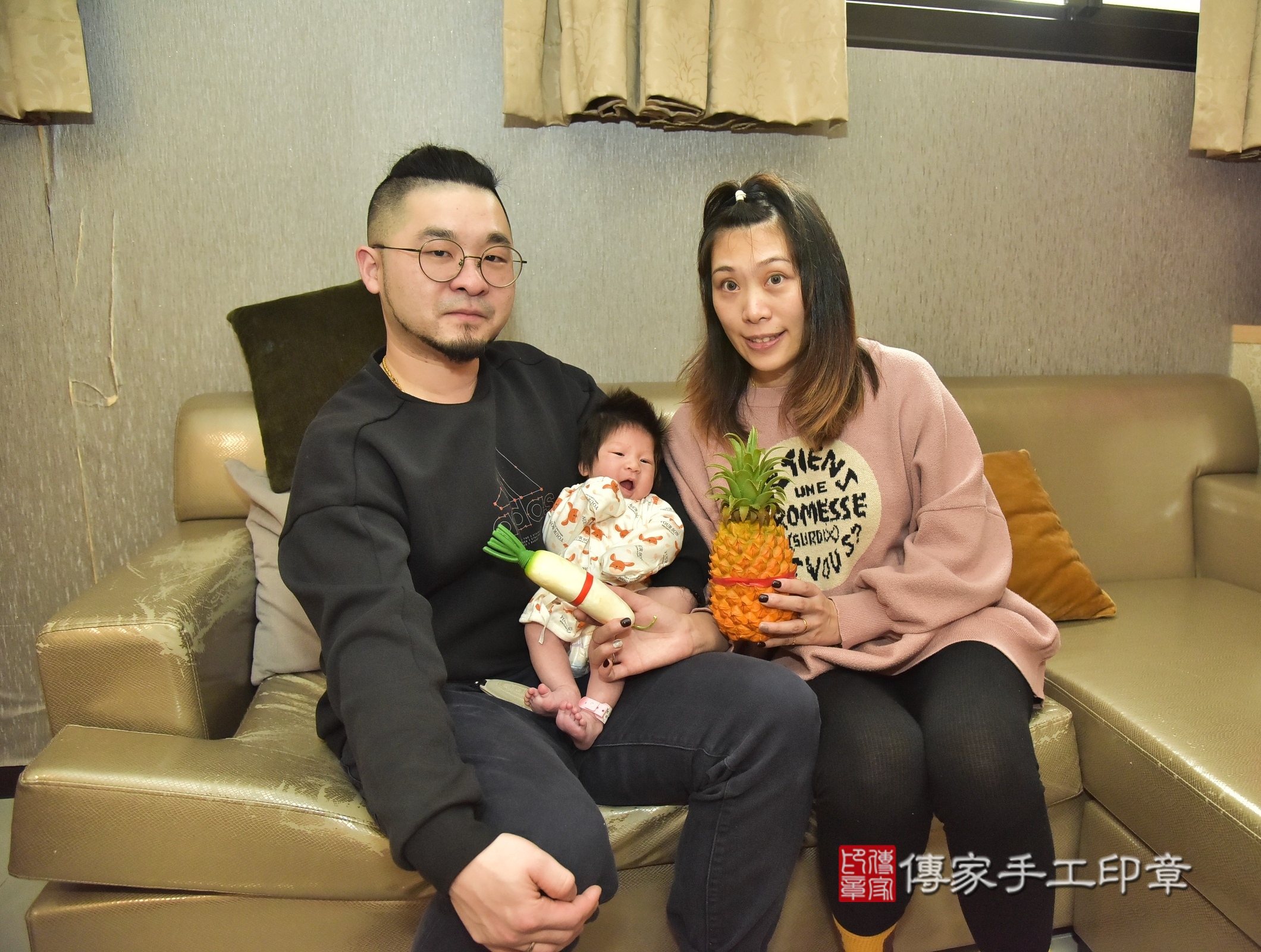 淇淇寶寶(新北市永和區到府嬰兒淇淇寶寶滿月剃頭理髮、到府嬰兒剃胎毛儀式吉祥話)。到府剃頭剃胎毛主持、專業拍照、證書。★購買「臍帶章、肚臍章、胎毛筆刷印章」贈送：剃頭、收涎、抓周，三選一。2025.1.25，照片8