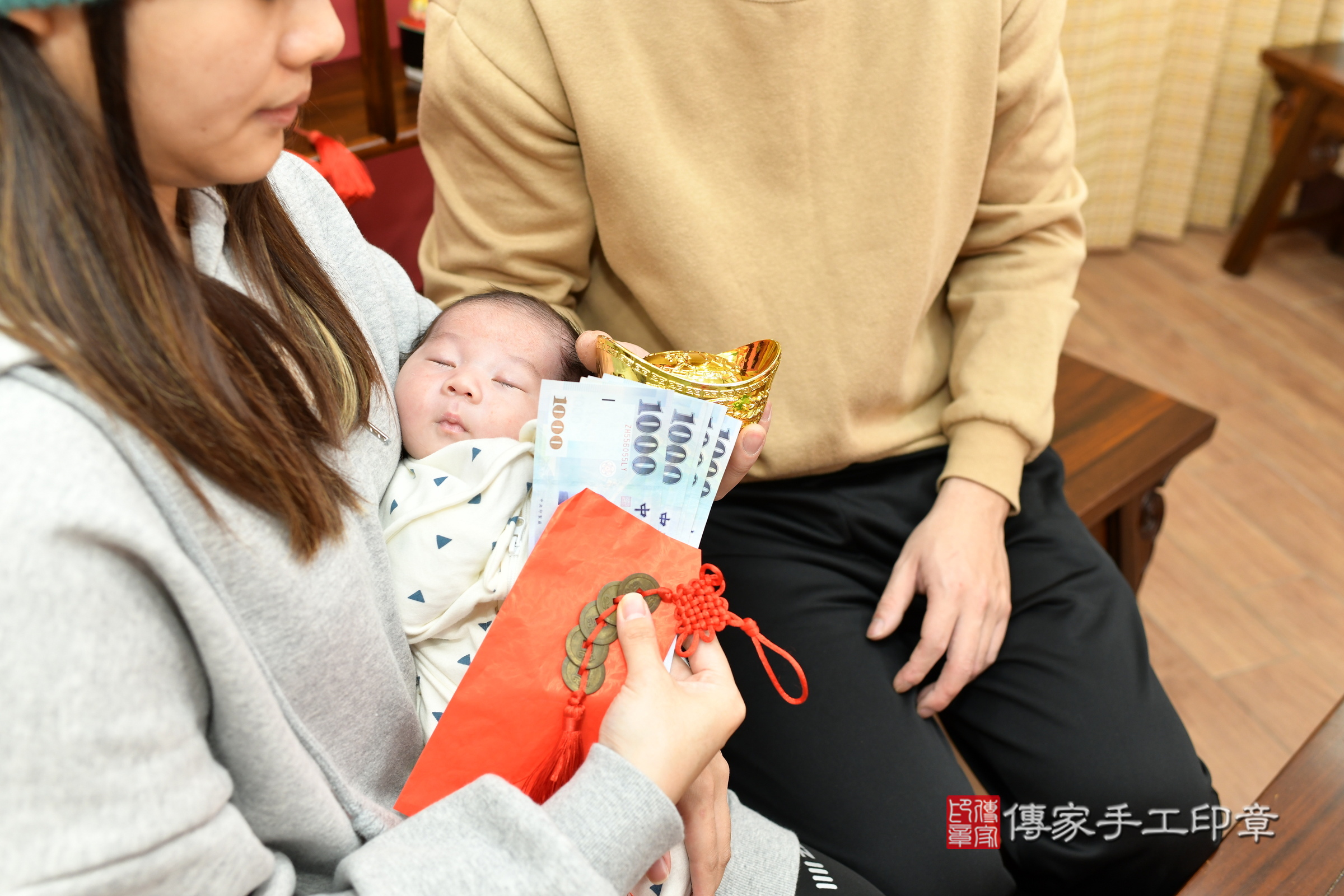小睿寶寶(新北市永和區嬰兒寶寶滿月剃頭理髮、嬰兒剃胎毛儀式吉祥話)。中國風會場，爸媽寶貝穿「日中韓」古裝禮服。專業拍照、證書。★購買「臍帶章、肚臍章、胎毛筆刷印章」贈送：剃頭、收涎、抓周，三選一。2025.1.27，照片10