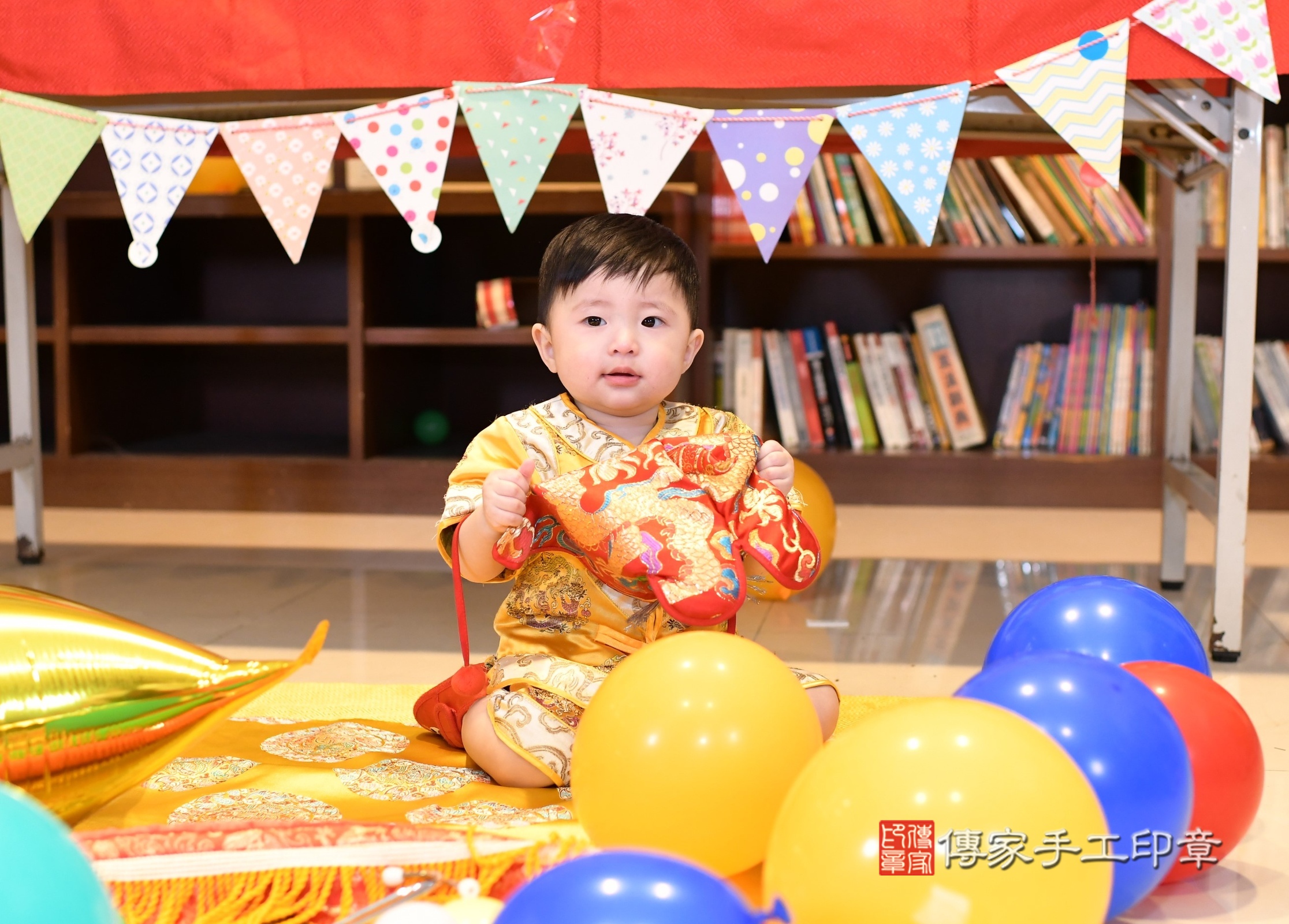 新北市永和區安安寶寶抓周推薦：傳家新北店到府抓周，嬰兒古禮抓周流程儀式吉祥話、抓周道具物品24種、拍照。抓周證書。2025.1.25，照片16