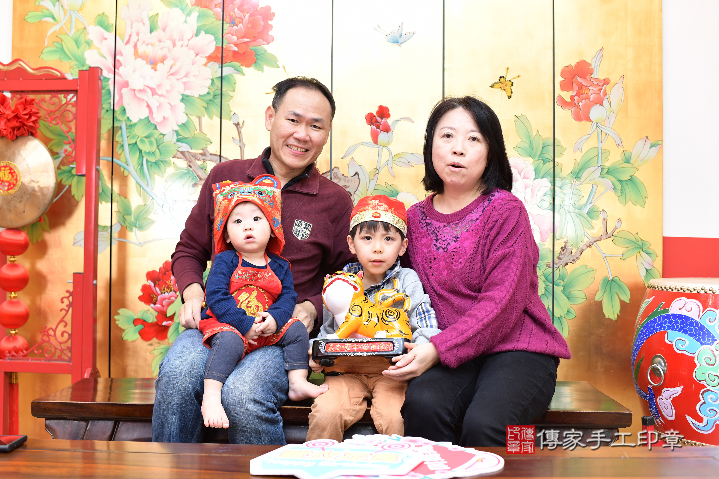 台北市大同區祐祐寶寶抓周推薦：傳家台北店抓周度脺中國風會場，嬰兒古禮抓周流程儀式吉祥話、抓周道具物品24種、拍照。抓周證書。2025.1.21，照片15