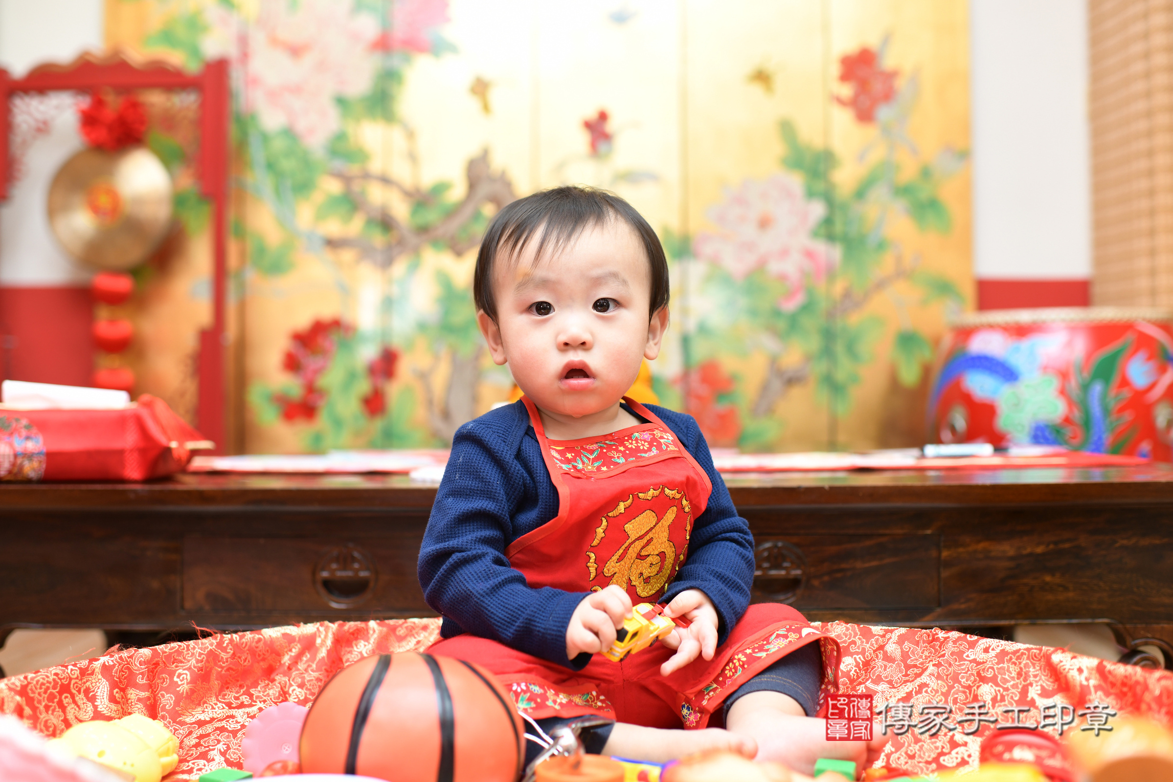 台北市大同區祐祐寶寶抓周推薦：傳家台北店抓周度脺中國風會場，嬰兒古禮抓周流程儀式吉祥話、抓周道具物品24種、拍照。抓周證書。2025.1.21，照片9