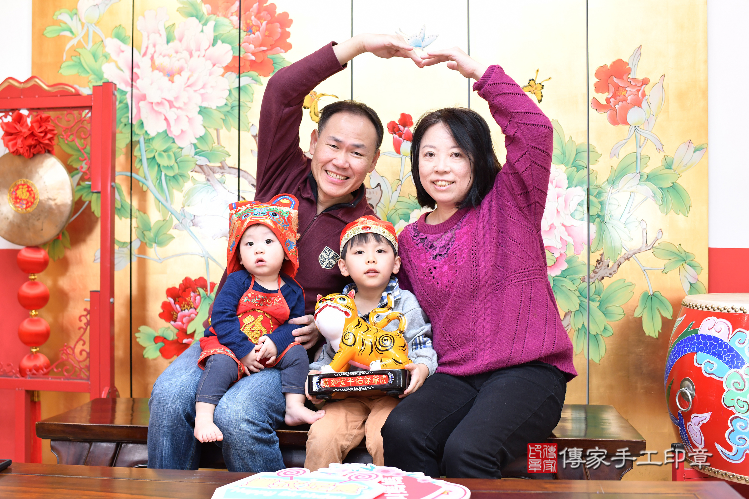 台北市大同區祐祐寶寶抓周推薦：傳家台北店抓周度脺中國風會場，嬰兒古禮抓周流程儀式吉祥話、抓周道具物品24種、拍照。抓周證書。2025.1.21，照片16