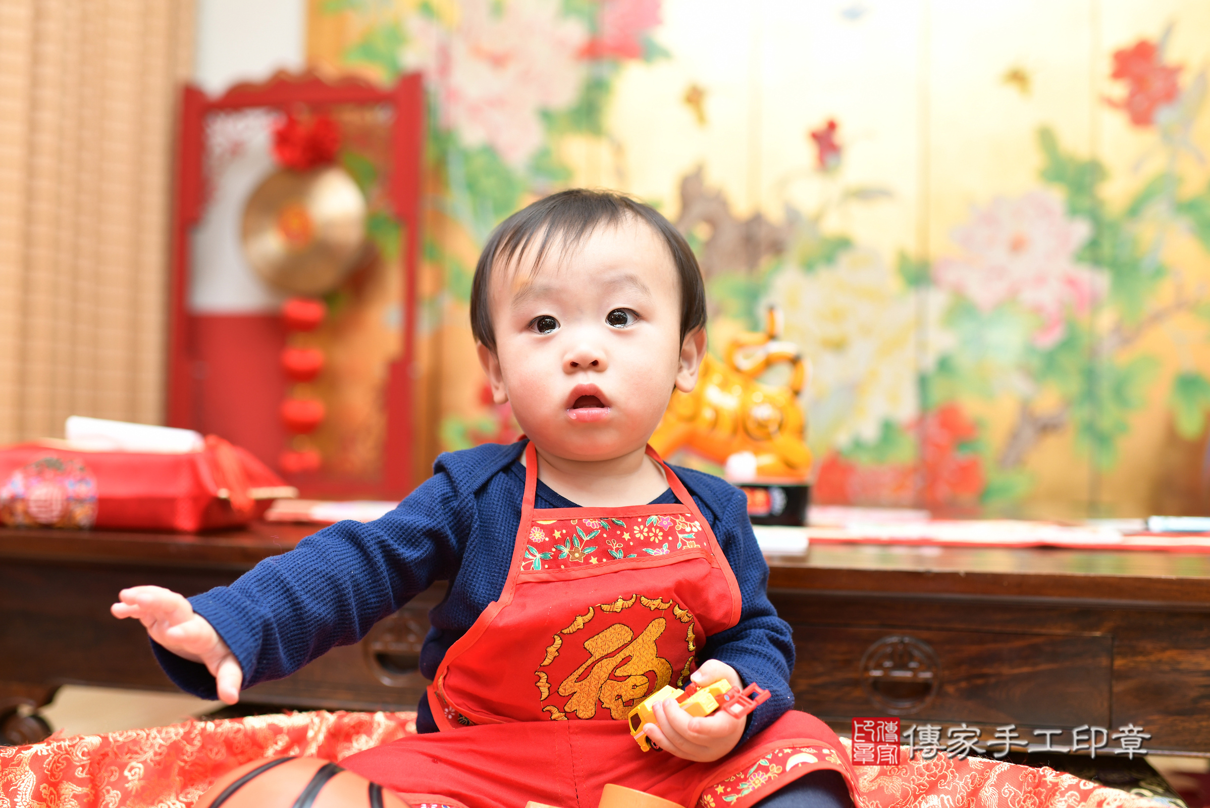 台北市大同區祐祐寶寶抓周推薦：傳家台北店抓周度脺中國風會場，嬰兒古禮抓周流程儀式吉祥話、抓周道具物品24種、拍照。抓周證書。2025.1.21，照片10