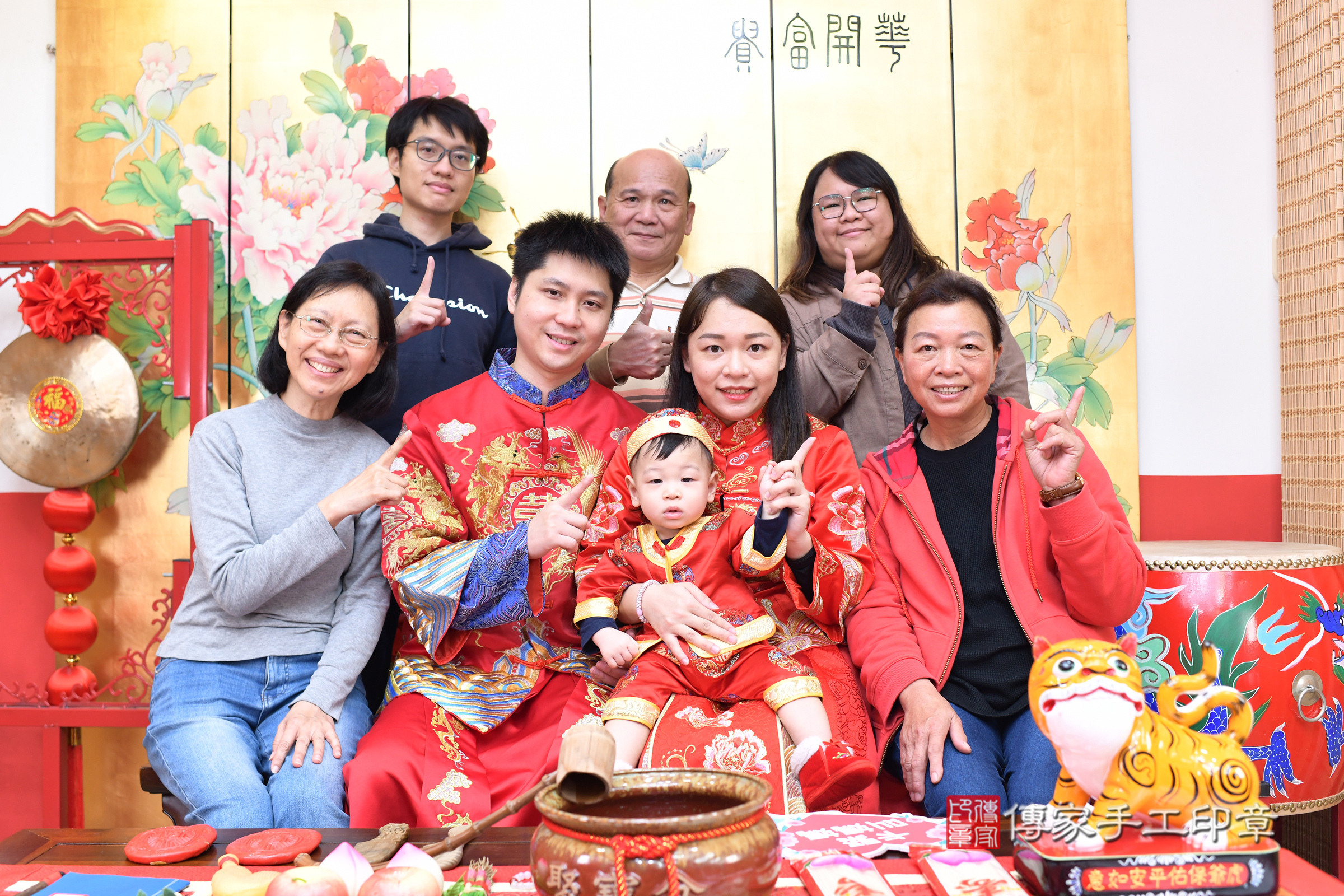 台北市大同區荃荃寶寶抓周推薦：傳家台北店抓周度脺中國風會場，嬰兒古禮抓周流程儀式吉祥話、抓周道具物品24種、拍照。抓周證書。2025.1.25，照片31