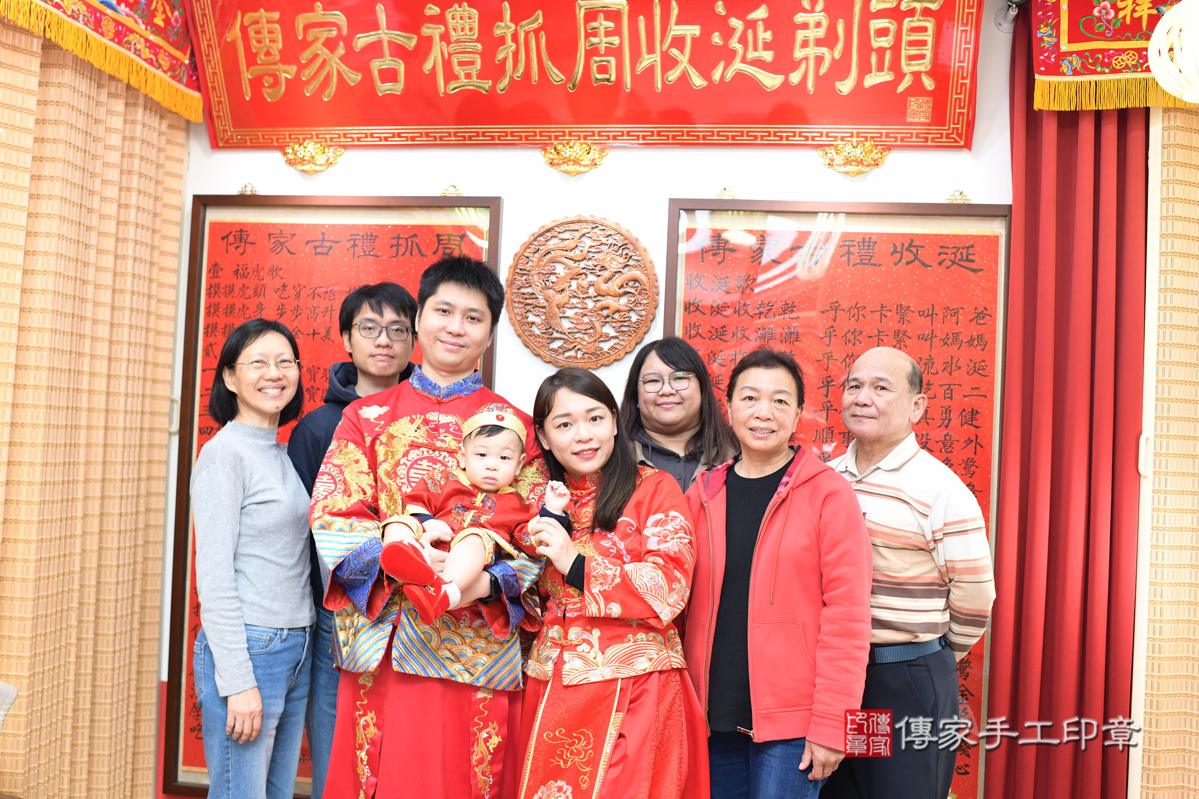 台北市大同區荃荃寶寶抓周推薦：傳家台北店抓周度脺中國風會場，嬰兒古禮抓周流程儀式吉祥話、抓周道具物品24種、拍照。抓周證書。2025.1.25，照片34