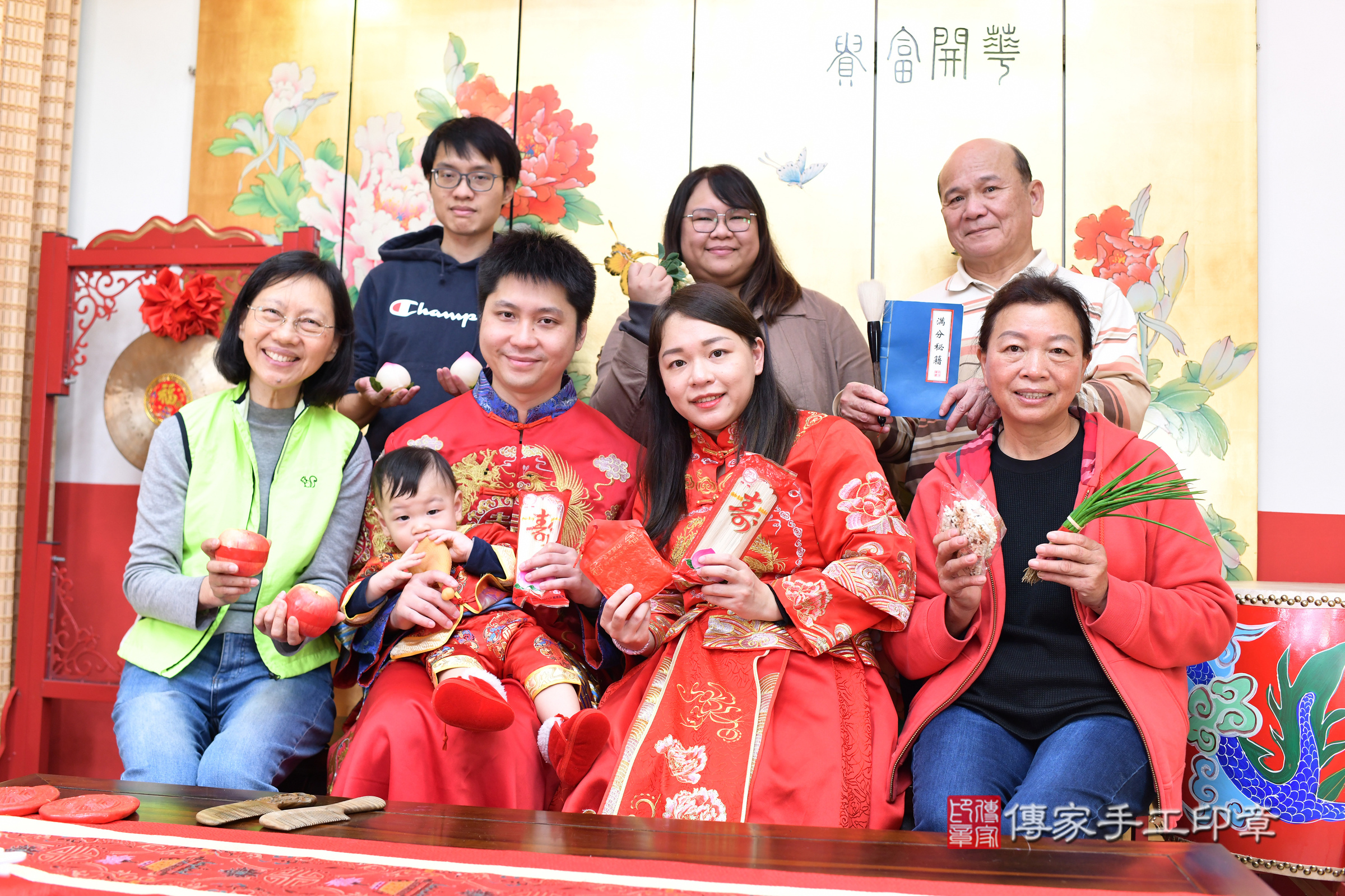 台北市大同區荃荃寶寶抓周推薦：傳家台北店抓周度脺中國風會場，嬰兒古禮抓周流程儀式吉祥話、抓周道具物品24種、拍照。抓周證書。2025.1.25，照片26