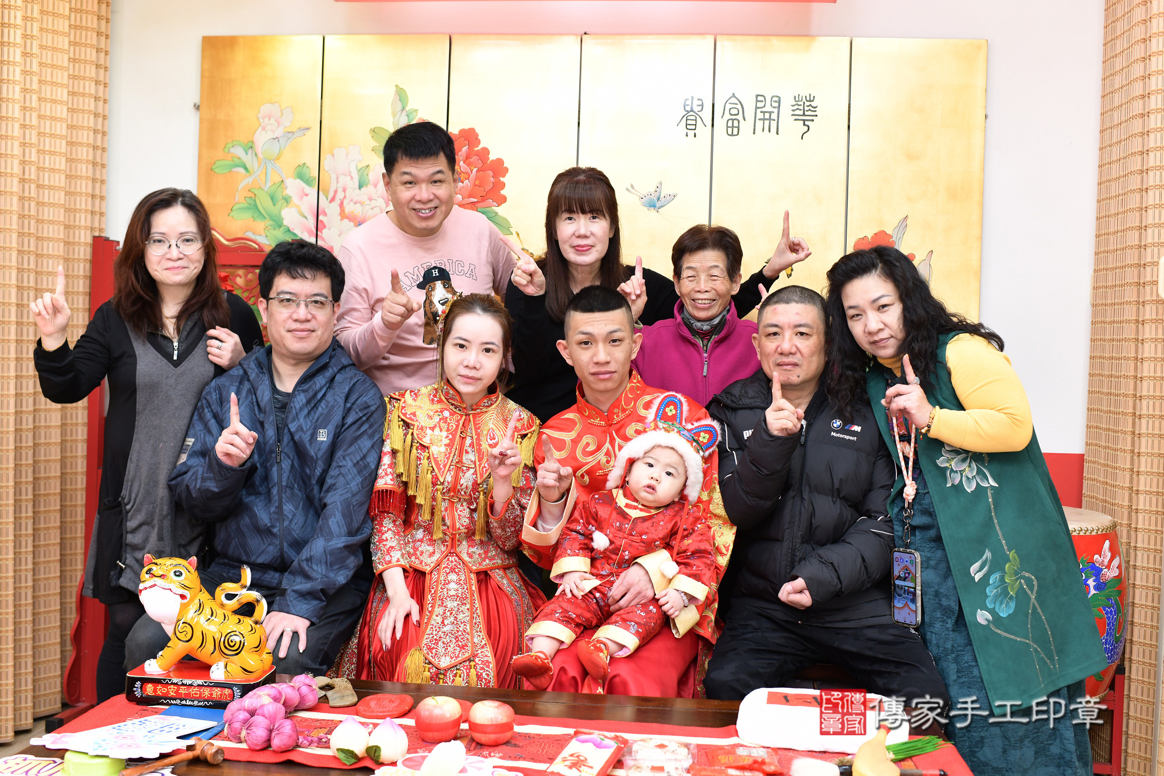 台北市大同區小倫寶寶抓周推薦：傳家台北店抓周度脺中國風會場，嬰兒古禮抓周流程儀式吉祥話、抓周道具物品24種、拍照。抓周證書。2025.1.26，照片24