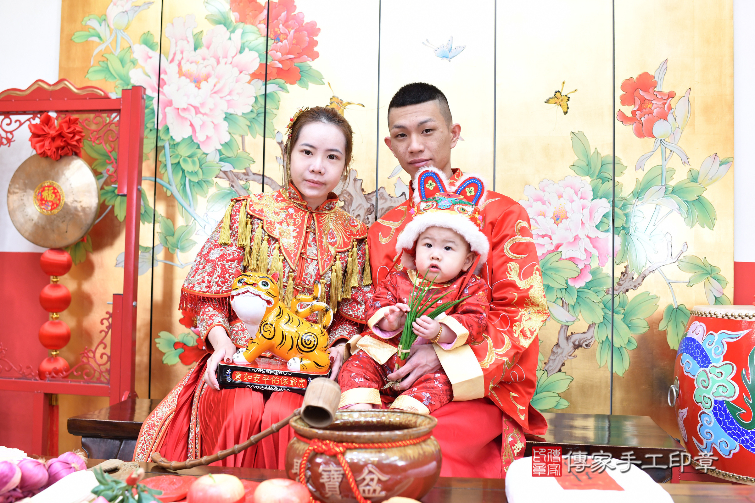 台北市大同區小倫寶寶抓周推薦：傳家台北店抓周度脺中國風會場，嬰兒古禮抓周流程儀式吉祥話、抓周道具物品24種、拍照。抓周證書。2025.1.26，照片17