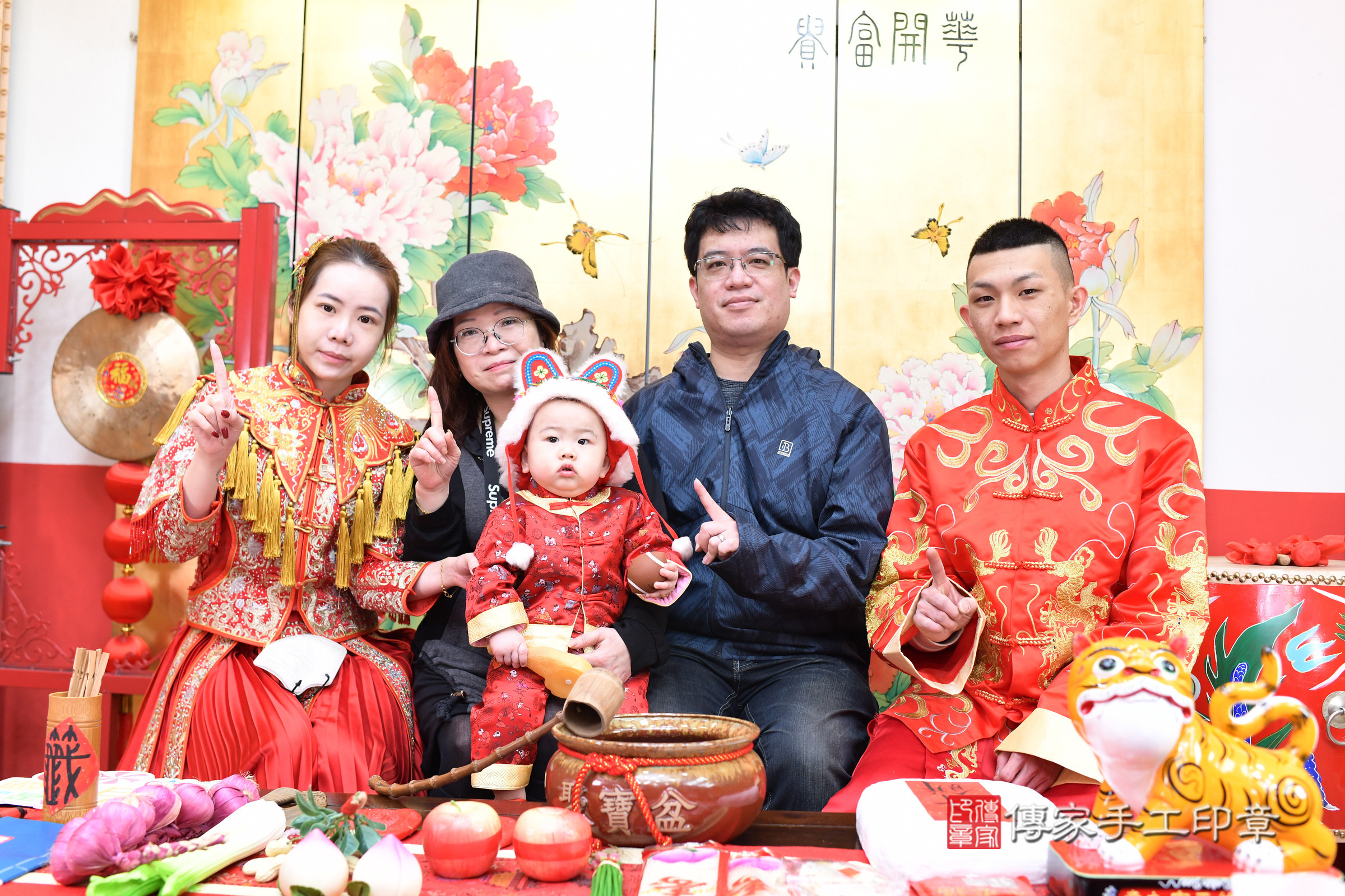 台北市大同區小倫寶寶抓周推薦：傳家台北店抓周度脺中國風會場，嬰兒古禮抓周流程儀式吉祥話、抓周道具物品24種、拍照。抓周證書。2025.1.26，照片6