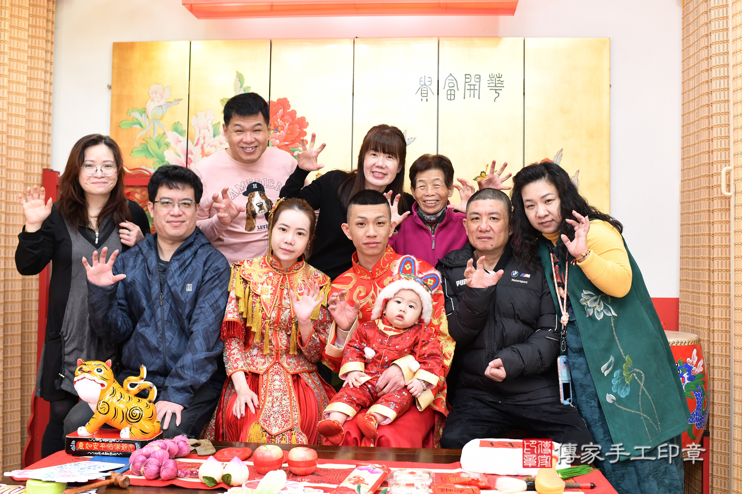 台北市大同區小倫寶寶抓周推薦：傳家台北店抓周度脺中國風會場，嬰兒古禮抓周流程儀式吉祥話、抓周道具物品24種、拍照。抓周證書。2025.1.26，照片23