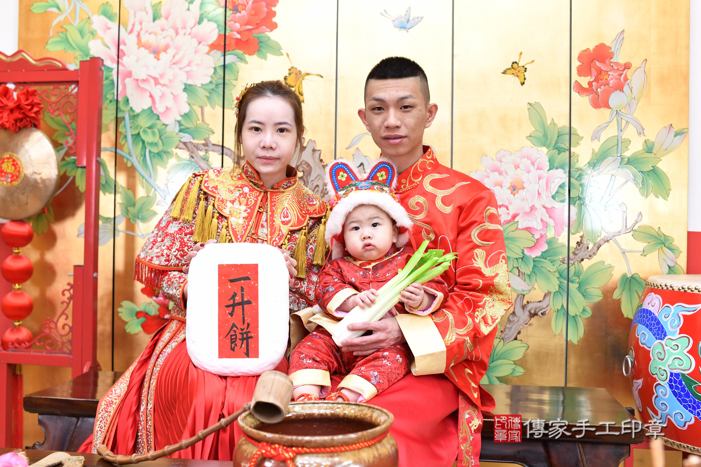 台北市大同區小倫寶寶抓周推薦：傳家台北店抓周度脺中國風會場，嬰兒古禮抓周流程儀式吉祥話、抓周道具物品24種、拍照。抓周證書。2025.1.26，照片15