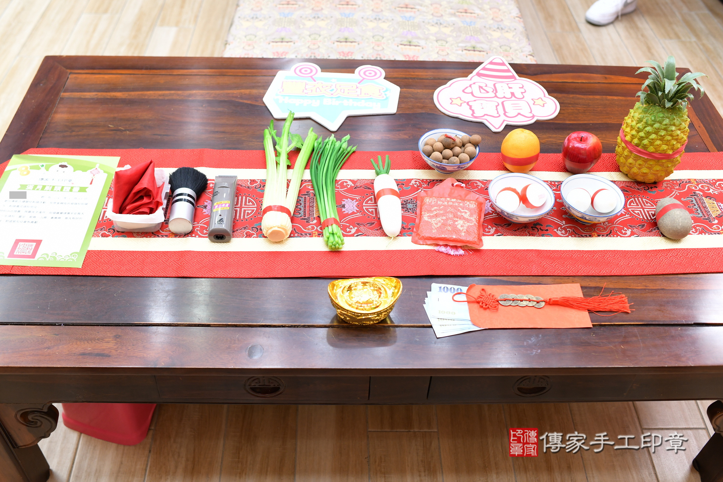 小逸寶寶(台北市大同區嬰兒寶寶滿月剃頭理髮、嬰兒剃胎毛儀式吉祥話)。中國風會場，爸媽寶貝穿「日中韓」古裝禮服。專業拍照、證書。★購買「臍帶章、肚臍章、胎毛筆刷印章」贈送：剃頭、收涎、抓周，三選一。2025.1.22，照片6