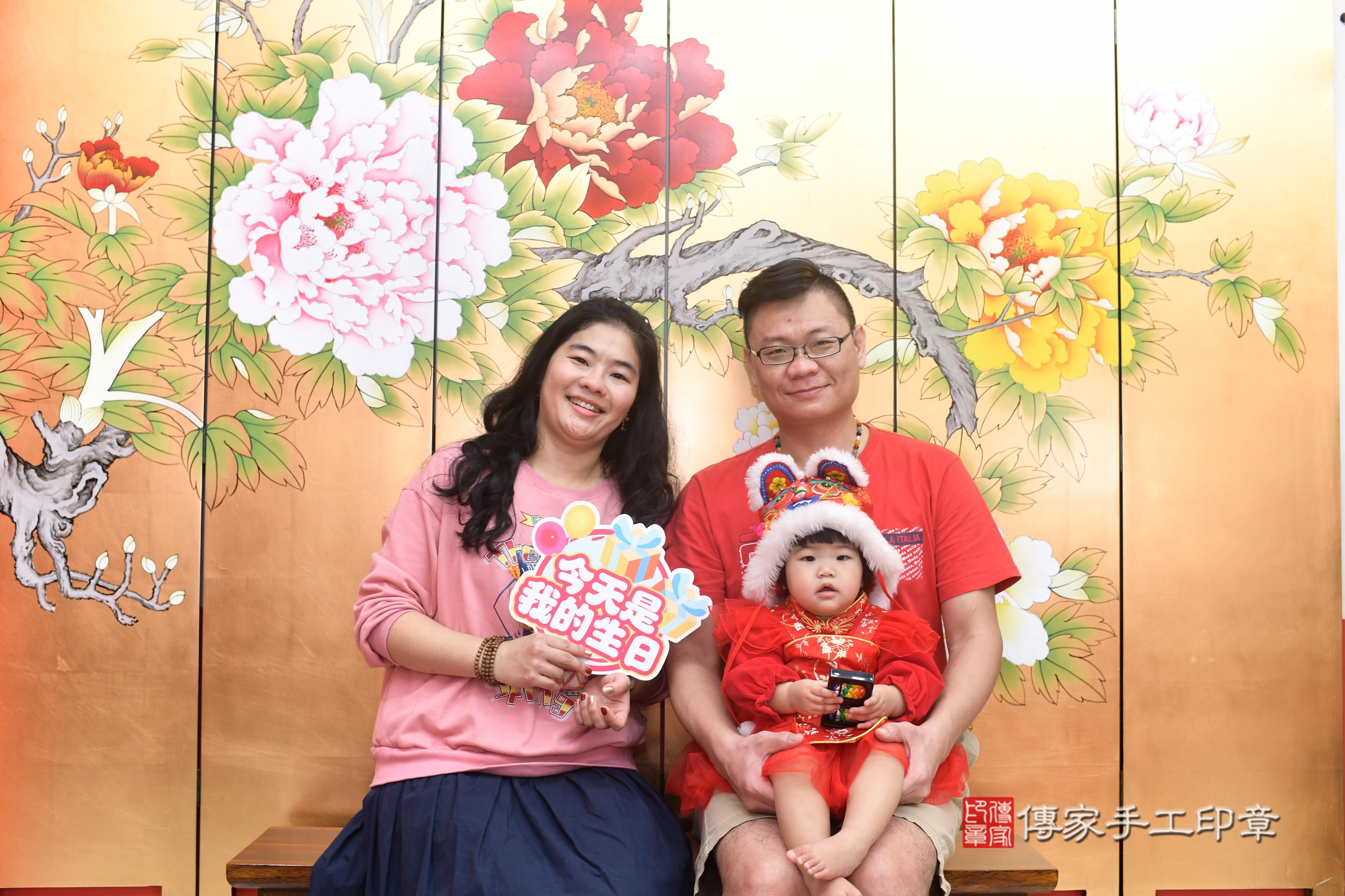 傳家手工印章高雄店、抓周、度脺、中國風會場、傳家嬰兒古禮、吉祥話、抓周道具物品24種、拍照。抓周證書。寶寶抓周、滿周歲、生日快樂、祝福