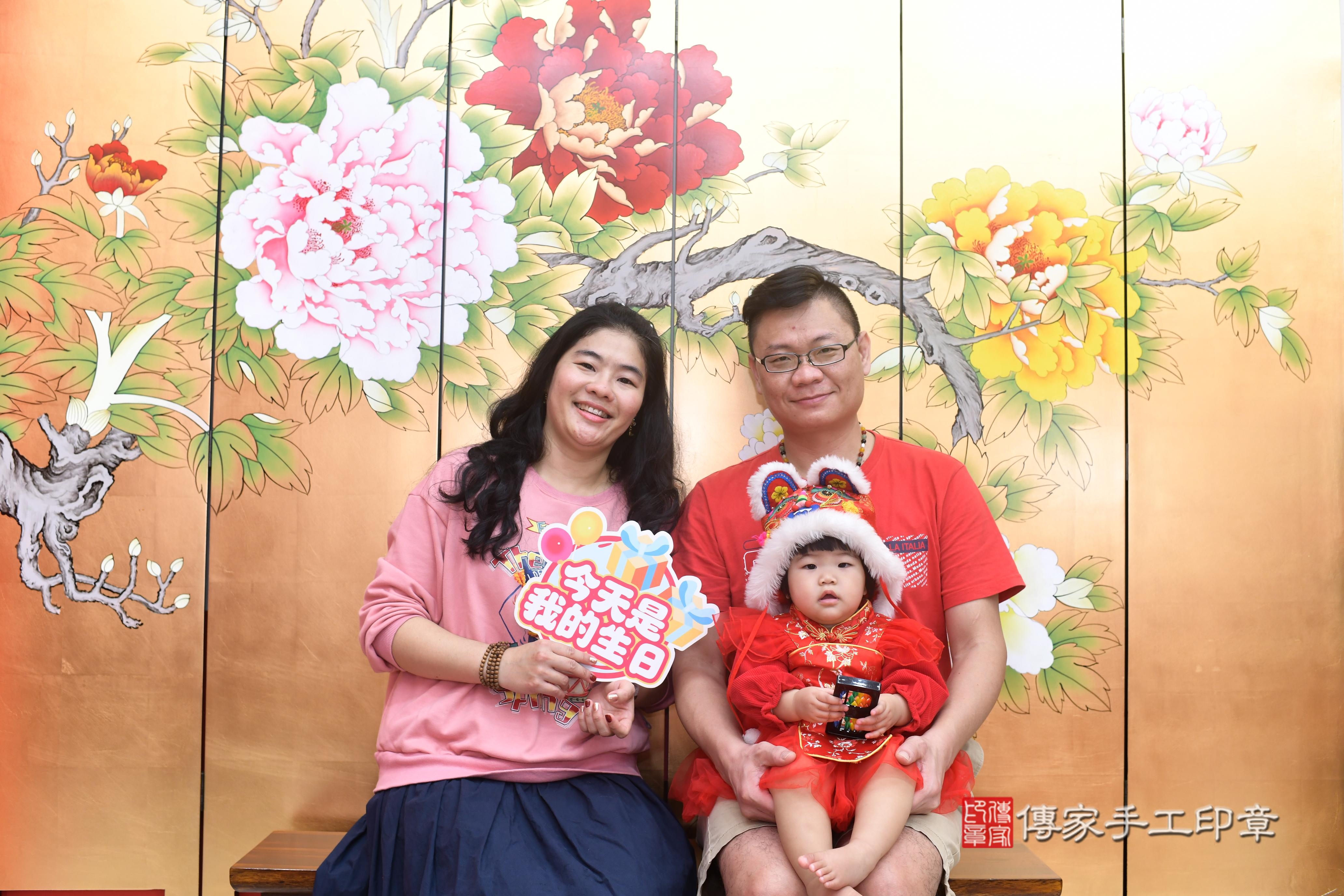 傳家手工印章高雄店、抓周、度脺、中國風會場、傳家嬰兒古禮、吉祥話、抓周道具物品24種、拍照。抓周證書。寶寶抓周、滿周歲、生日快樂、祝福