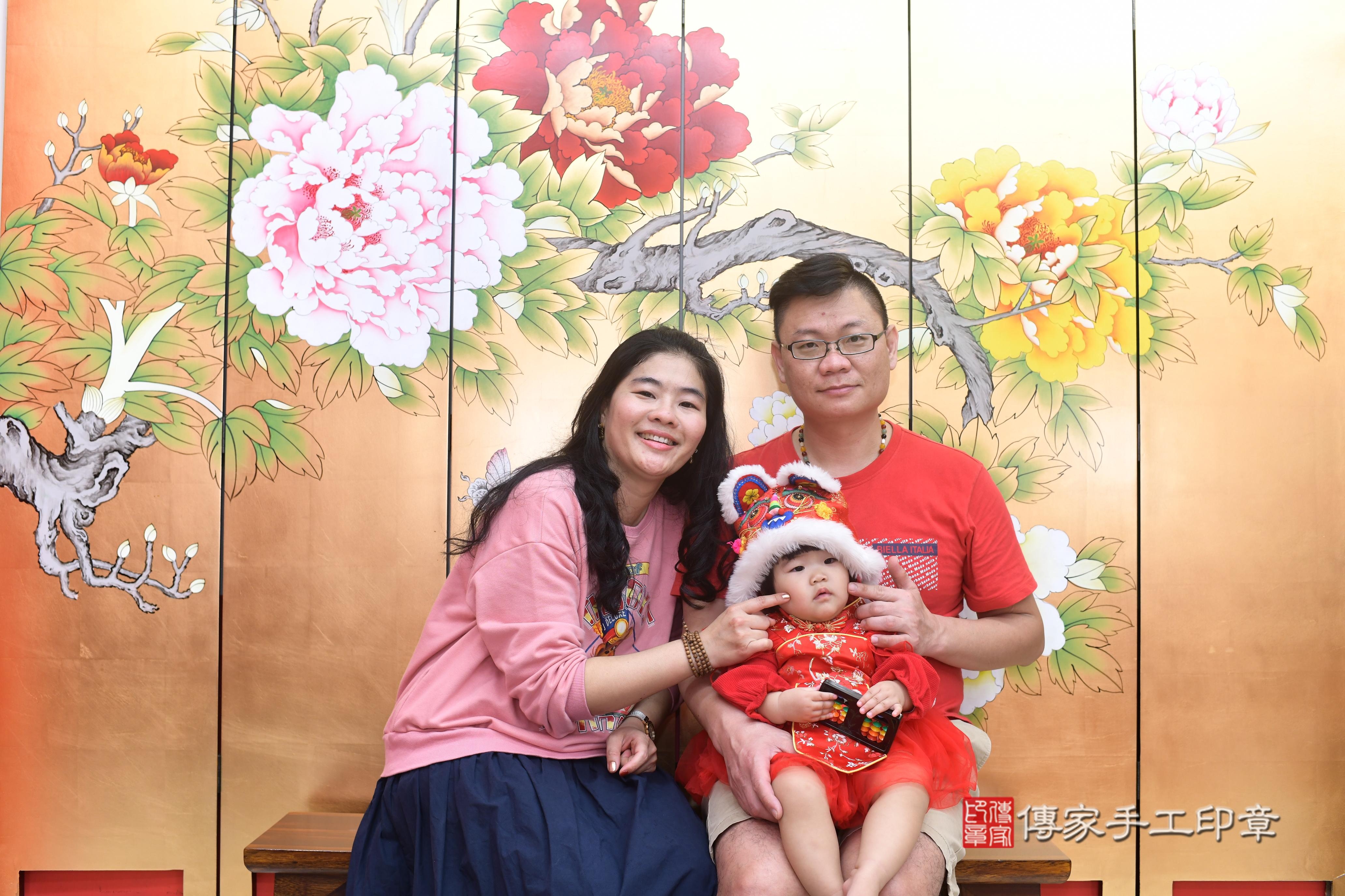 傳家手工印章高雄店、抓周、度脺、中國風會場、傳家嬰兒古禮、吉祥話、抓周道具物品24種、拍照。抓周證書。寶寶抓周、滿周歲、生日快樂、祝福