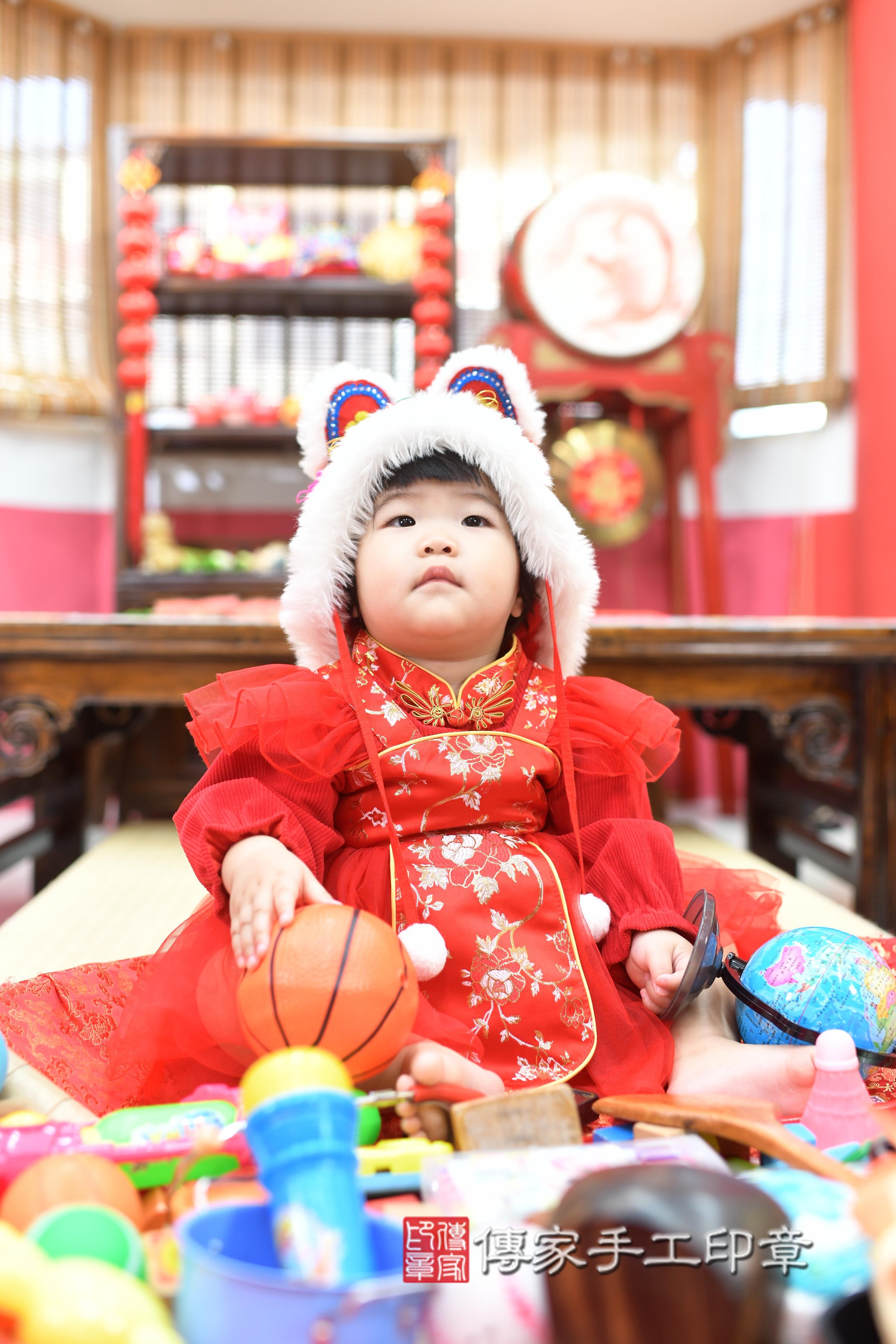 傳家手工印章高雄店、抓周、度脺、中國風會場、傳家嬰兒古禮、吉祥話、抓周道具物品24種、拍照。抓周證書。寶寶抓周、滿周歲、生日快樂、祝福