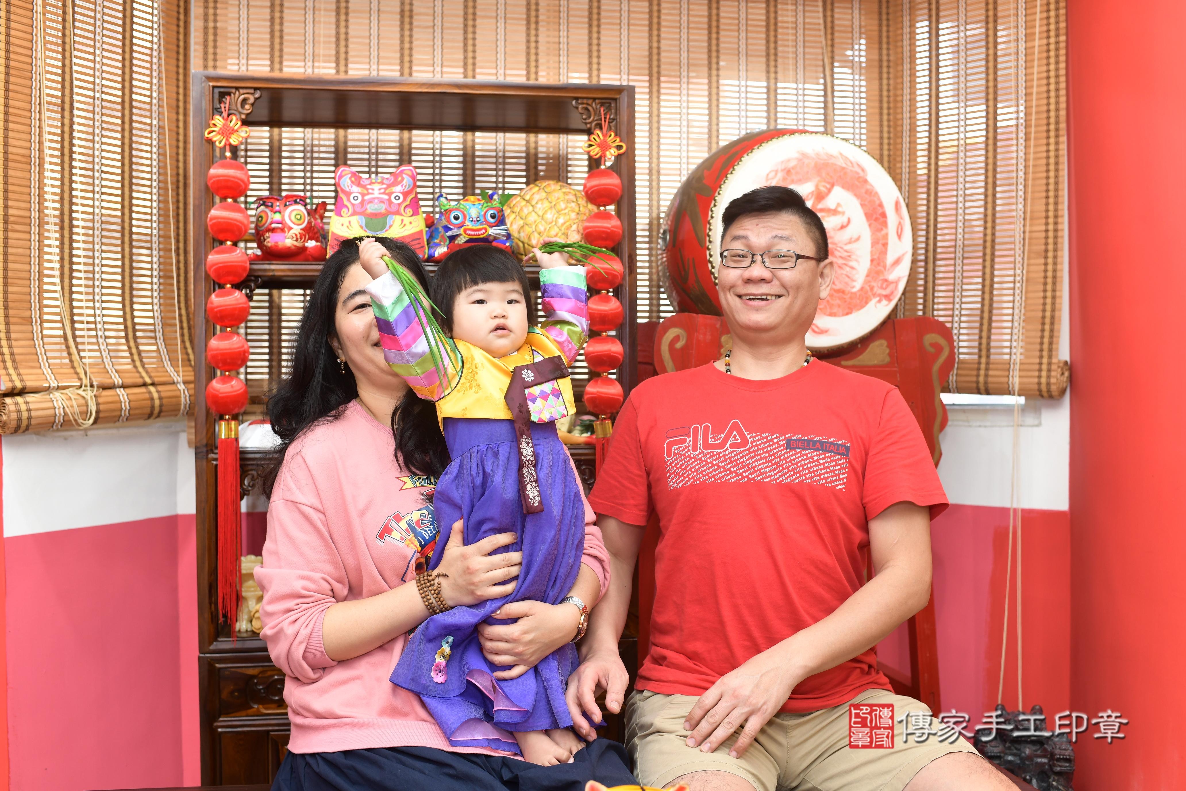 傳家手工印章高雄店、抓周、度脺、中國風會場、傳家嬰兒古禮、吉祥話、抓周道具物品24種、拍照。抓周證書。寶寶抓周、滿周歲、生日快樂、祝福