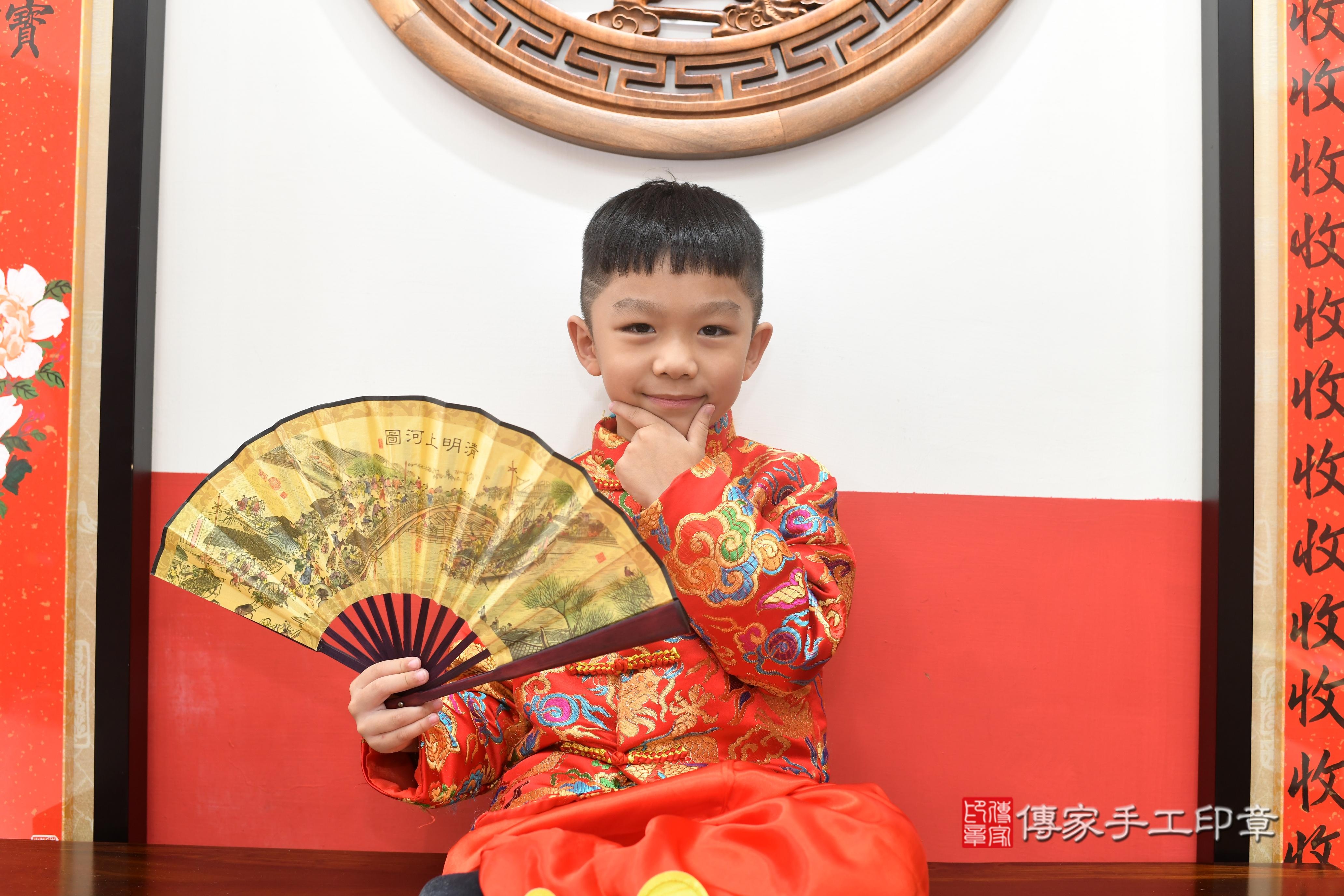 傳家手工印章高雄店、抓周、度脺、中國風會場、傳家嬰兒古禮、吉祥話、抓周道具物品24種、拍照。抓周證書。寶寶抓周、滿周歲、生日快樂、祝福