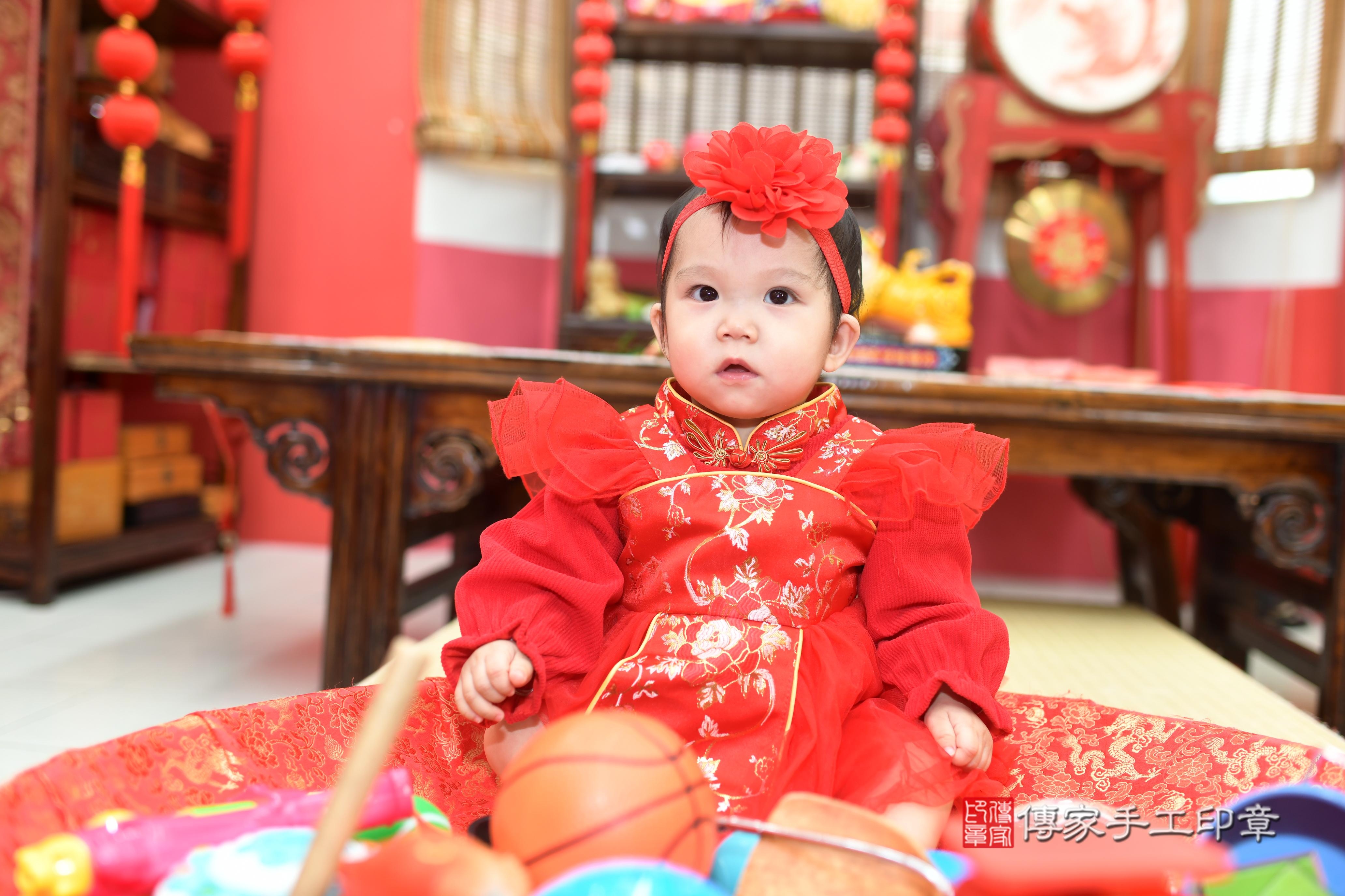 傳家手工印章高雄店、抓周、度脺、中國風會場、傳家嬰兒古禮、吉祥話、抓周道具物品24種、拍照。抓周證書。寶寶抓周、滿周歲、生日快樂、祝福