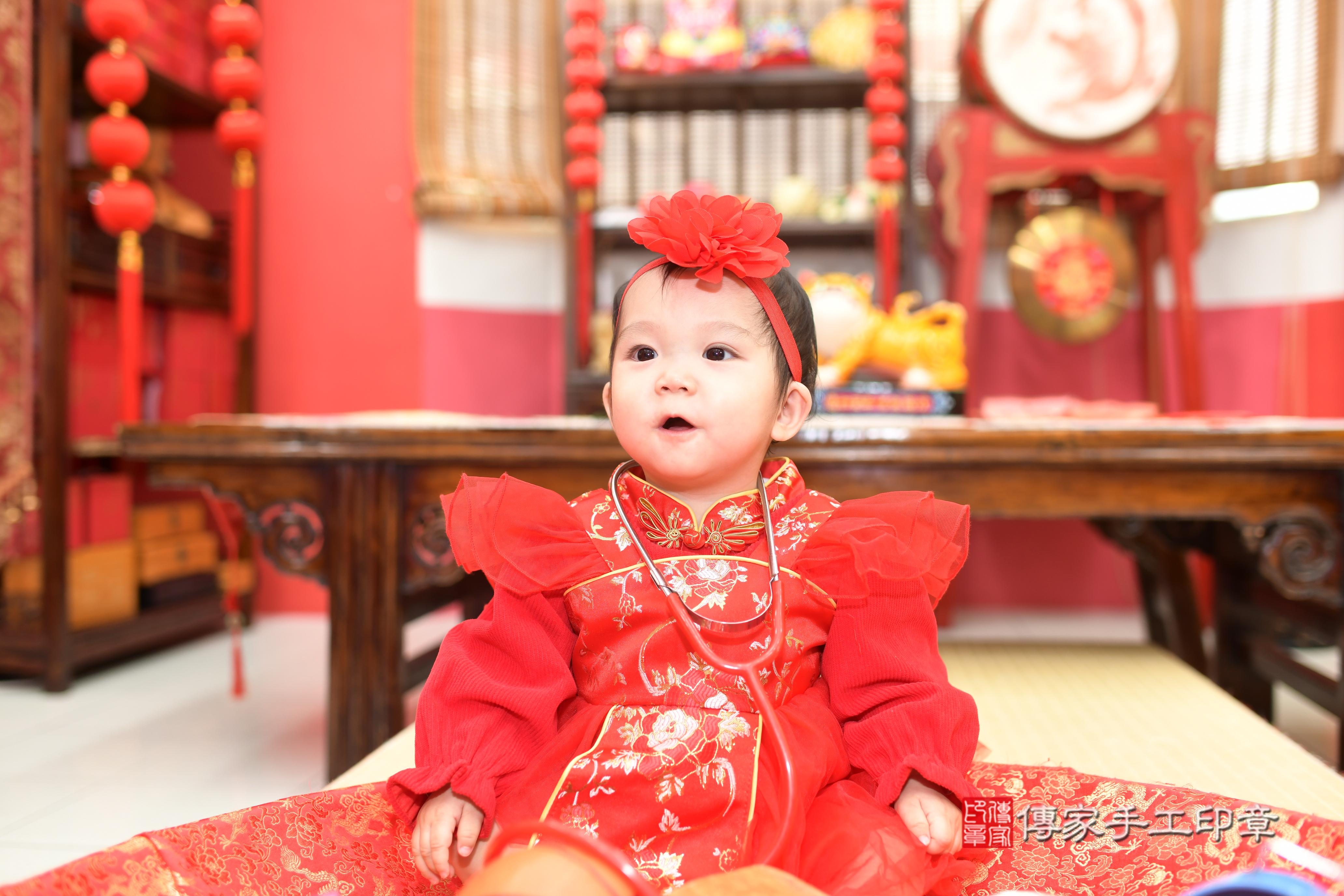 傳家手工印章高雄店、抓周、度脺、中國風會場、傳家嬰兒古禮、吉祥話、抓周道具物品24種、拍照。抓周證書。寶寶抓周、滿周歲、生日快樂、祝福