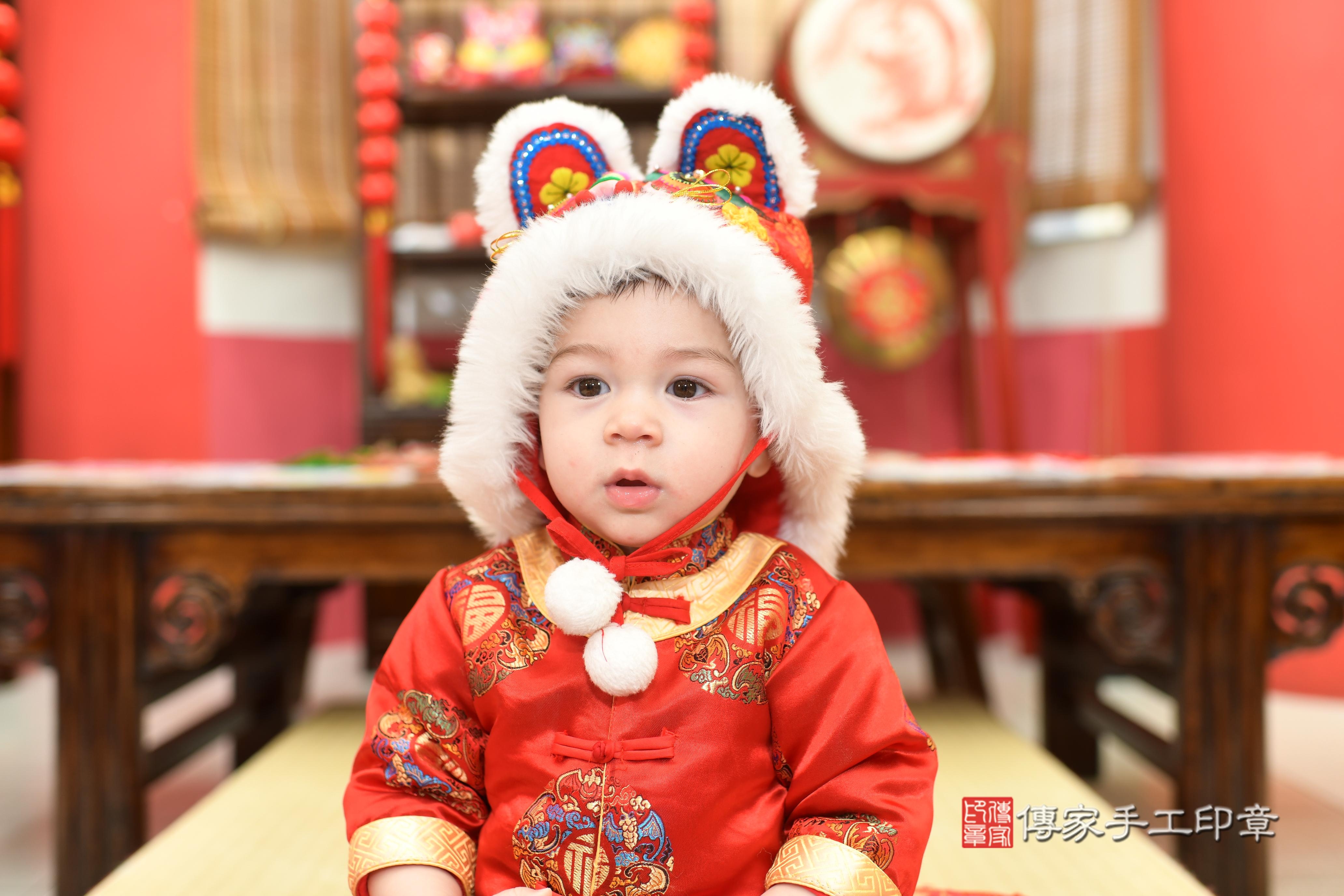 傳家手工印章高雄店、抓周、度脺、中國風會場、傳家嬰兒古禮、吉祥話、抓周道具物品24種、拍照。抓周證書。寶寶抓周、滿周歲、生日快樂、祝福