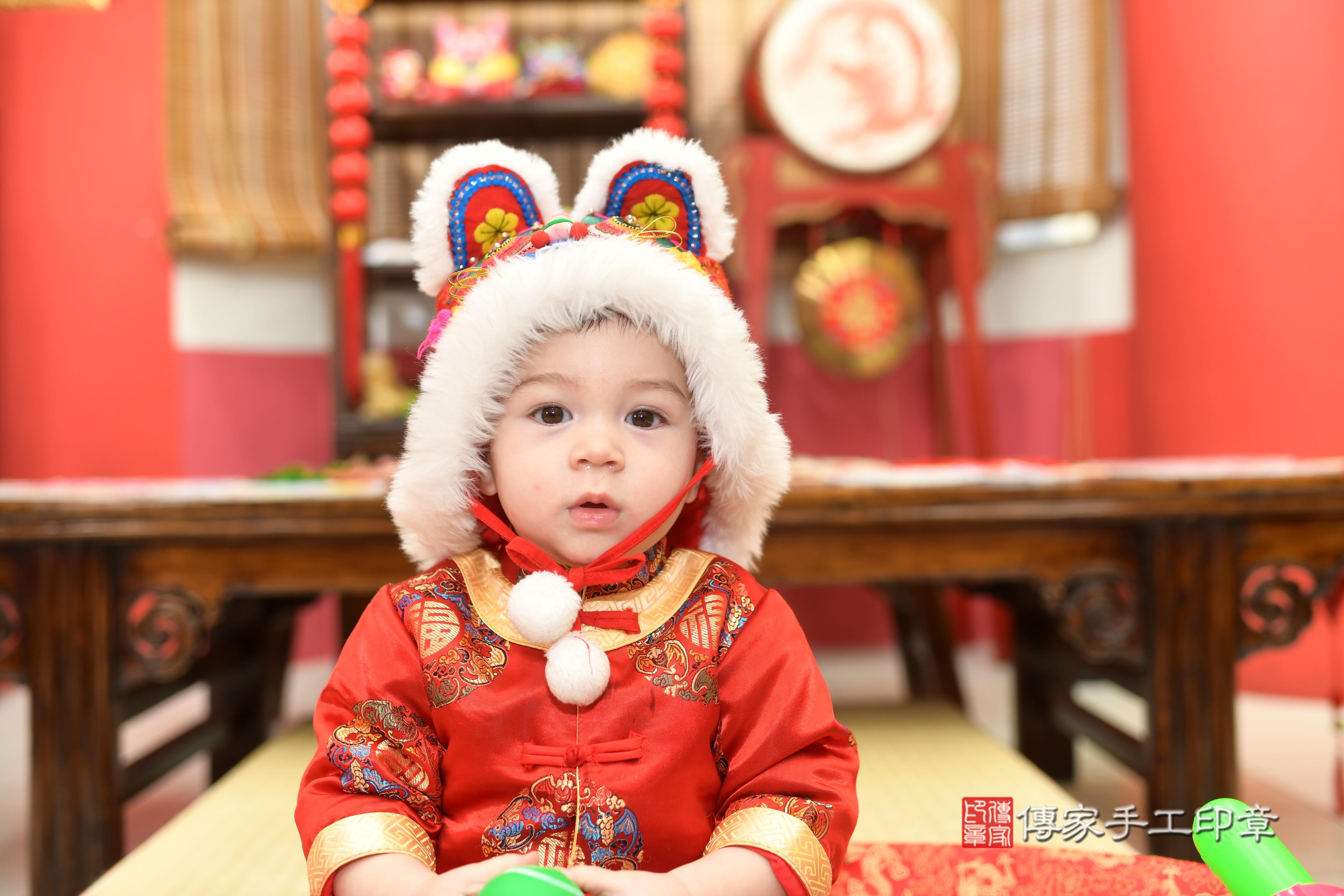 傳家手工印章高雄店、抓周、度脺、中國風會場、傳家嬰兒古禮、吉祥話、抓周道具物品24種、拍照。抓周證書。寶寶抓周、滿周歲、生日快樂、祝福