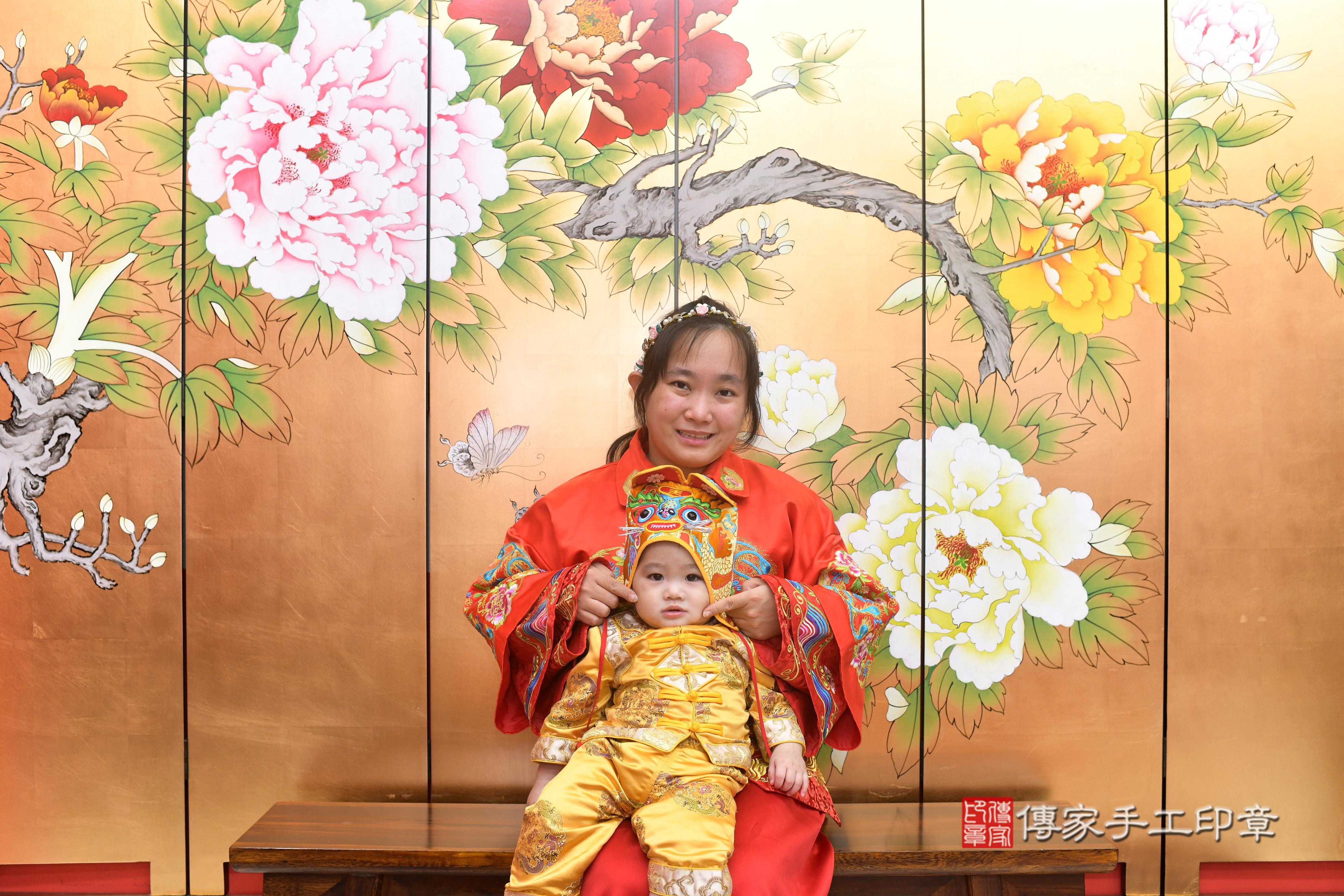 傳家手工印章高雄店、抓周、度脺、中國風會場、傳家嬰兒古禮、吉祥話、抓周道具物品24種、拍照。抓周證書。寶寶抓周、滿周歲、生日快樂、祝福