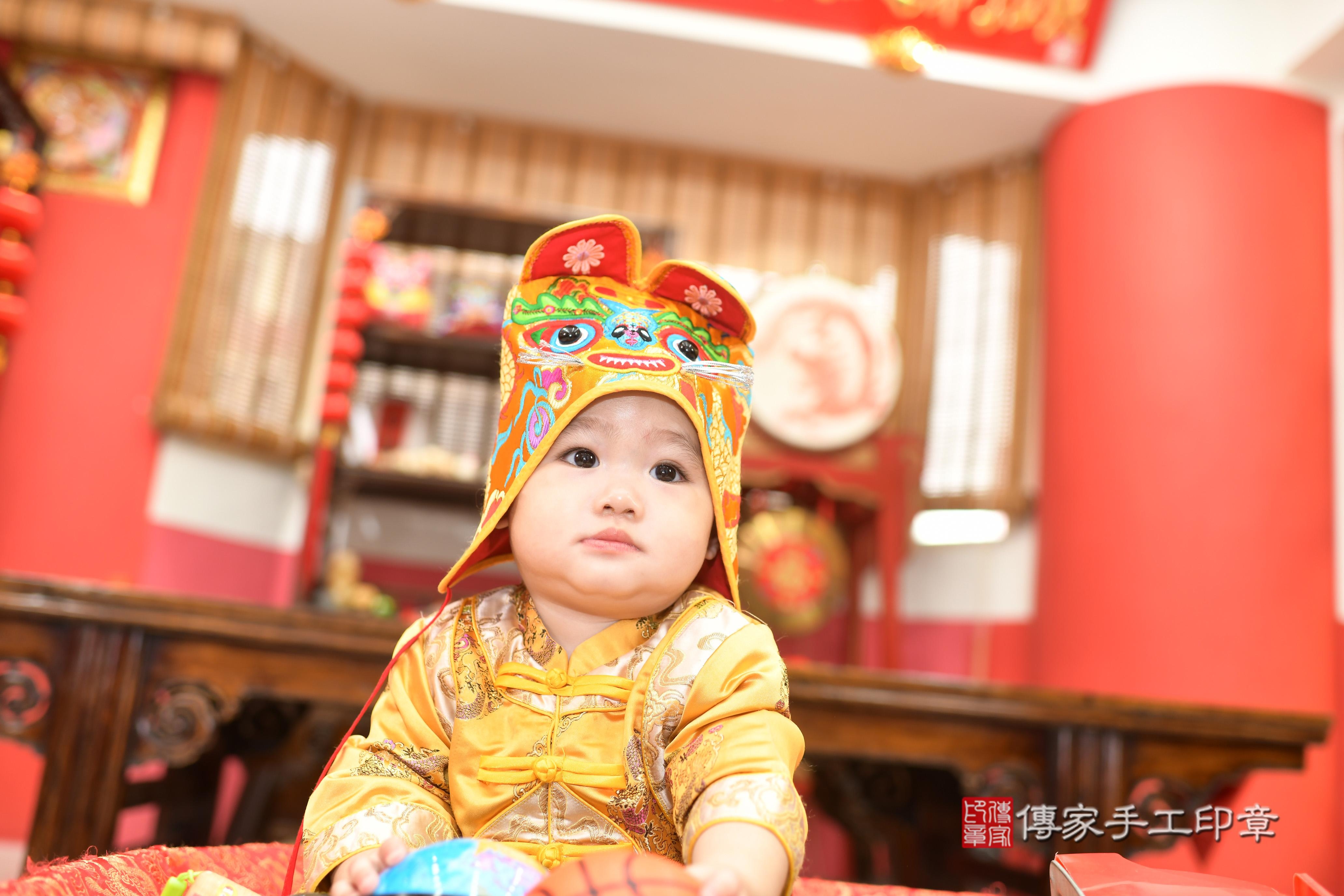 傳家手工印章高雄店、抓周、度脺、中國風會場、傳家嬰兒古禮、吉祥話、抓周道具物品24種、拍照。抓周證書。寶寶抓周、滿周歲、生日快樂、祝福