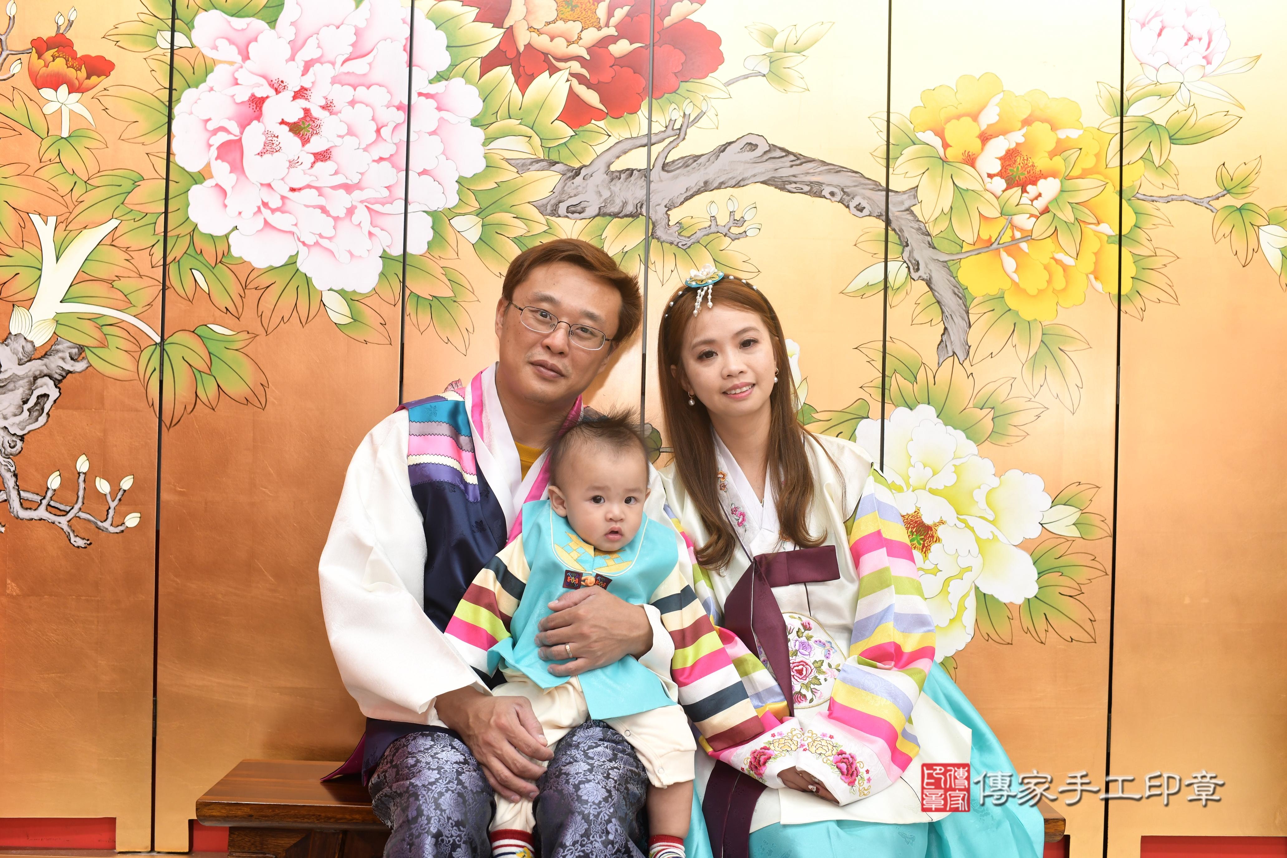 傳家手工印章高雄店、抓周、度脺、中國風會場、傳家嬰兒古禮、吉祥話、抓周道具物品24種、拍照。抓周證書。寶寶抓周、滿周歲、生日快樂、祝福